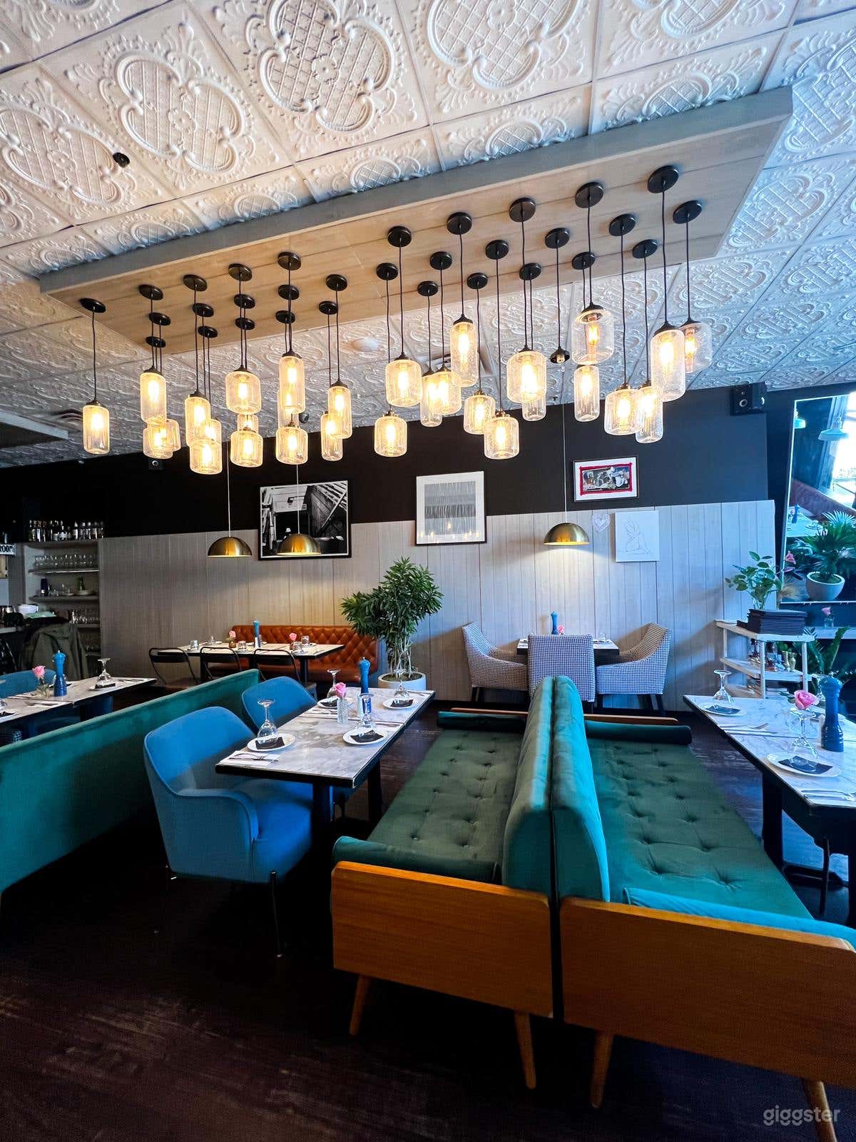 Elegant &amp; Spacious Main Dining Room Photo 4