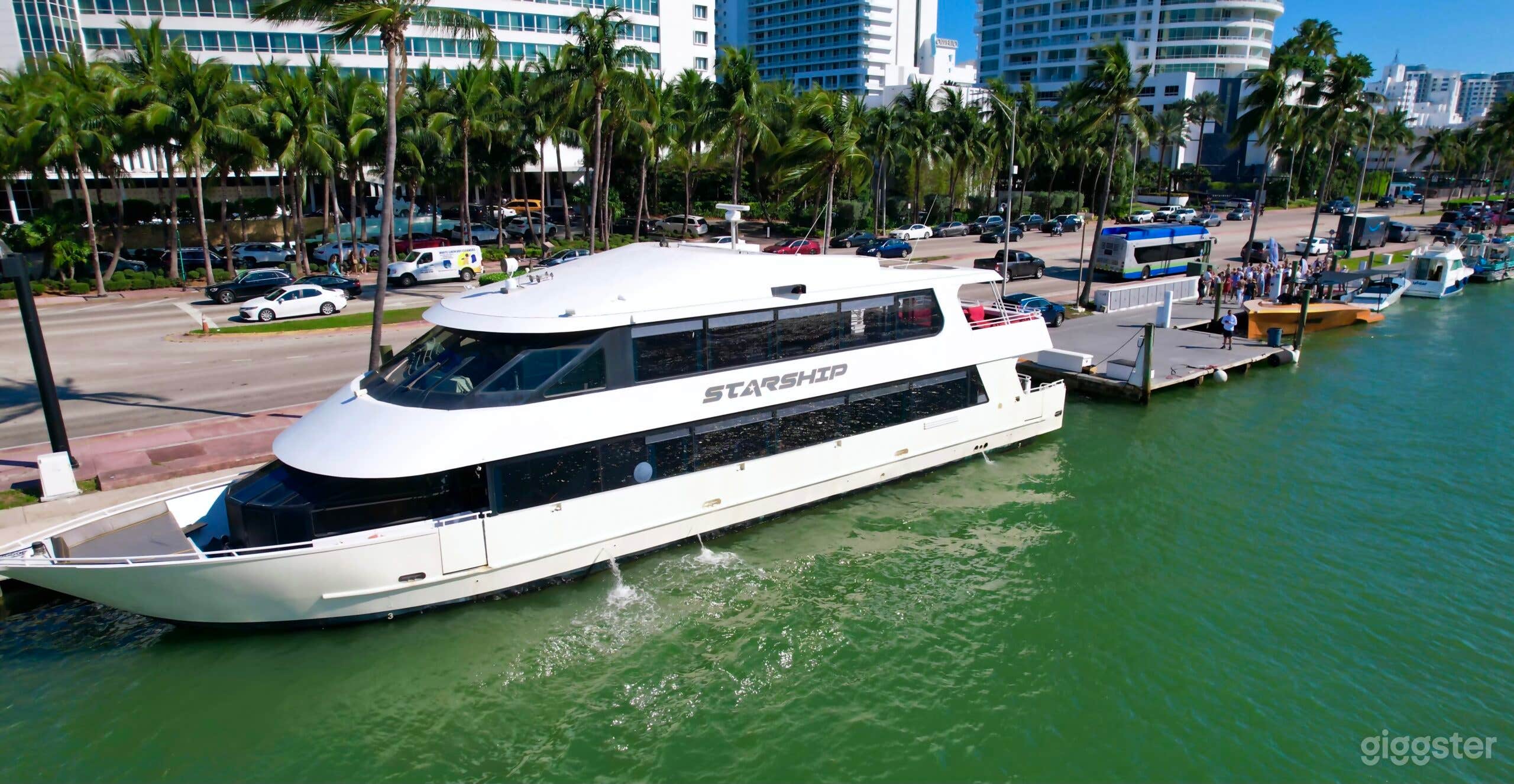 Starship 105” Yacht Photo 2