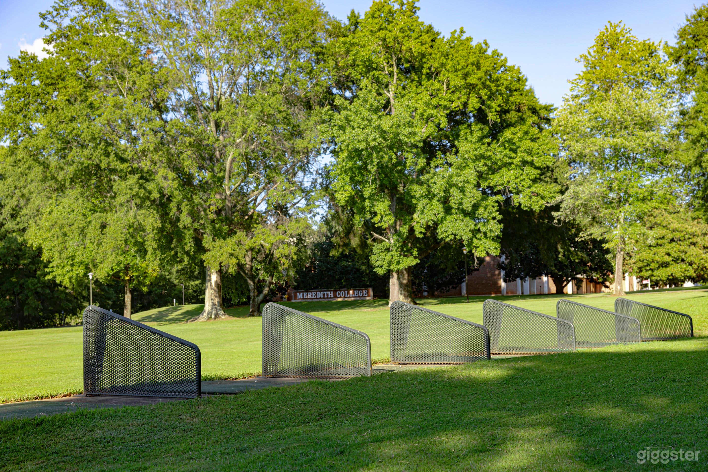 Competitive Golf Driving Range Photo 3