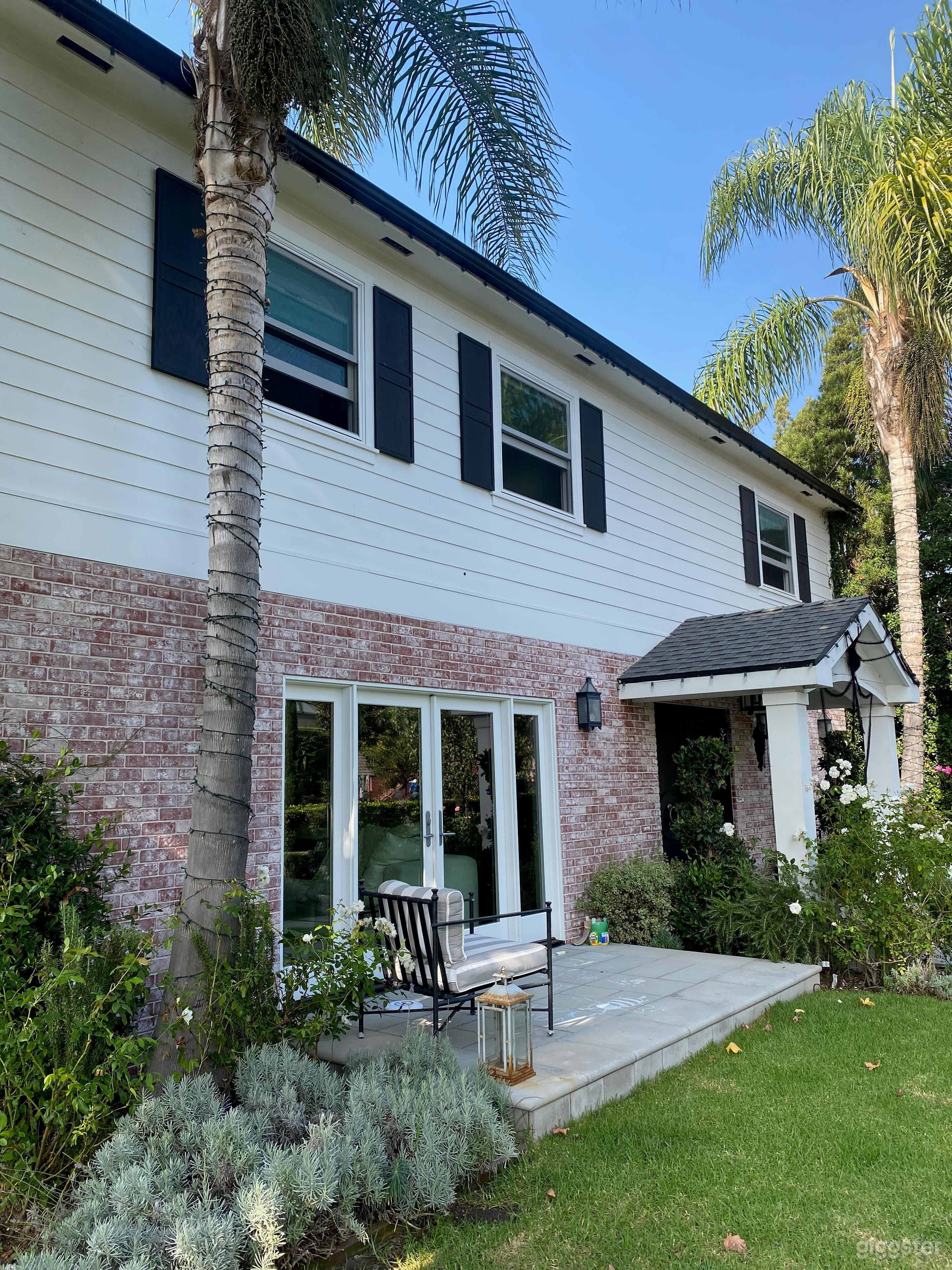 Contemporary Colonial American style House Photo 2