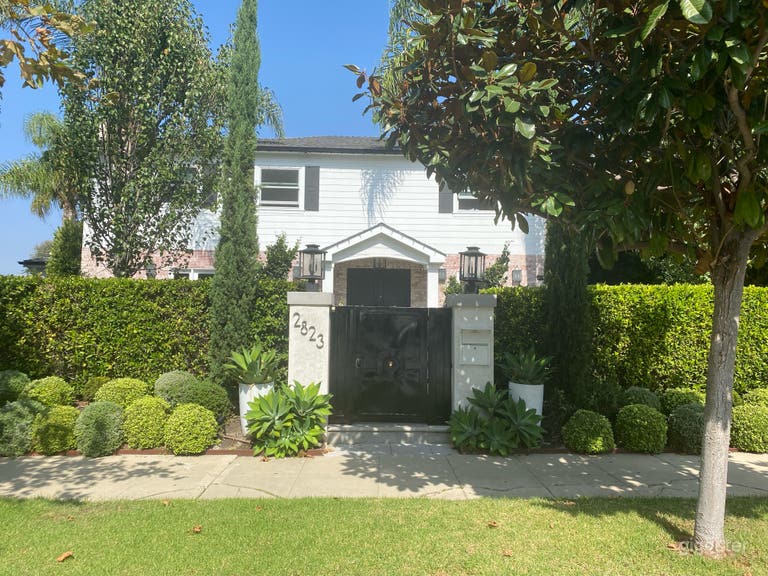  Contemporary Colonial American style House 