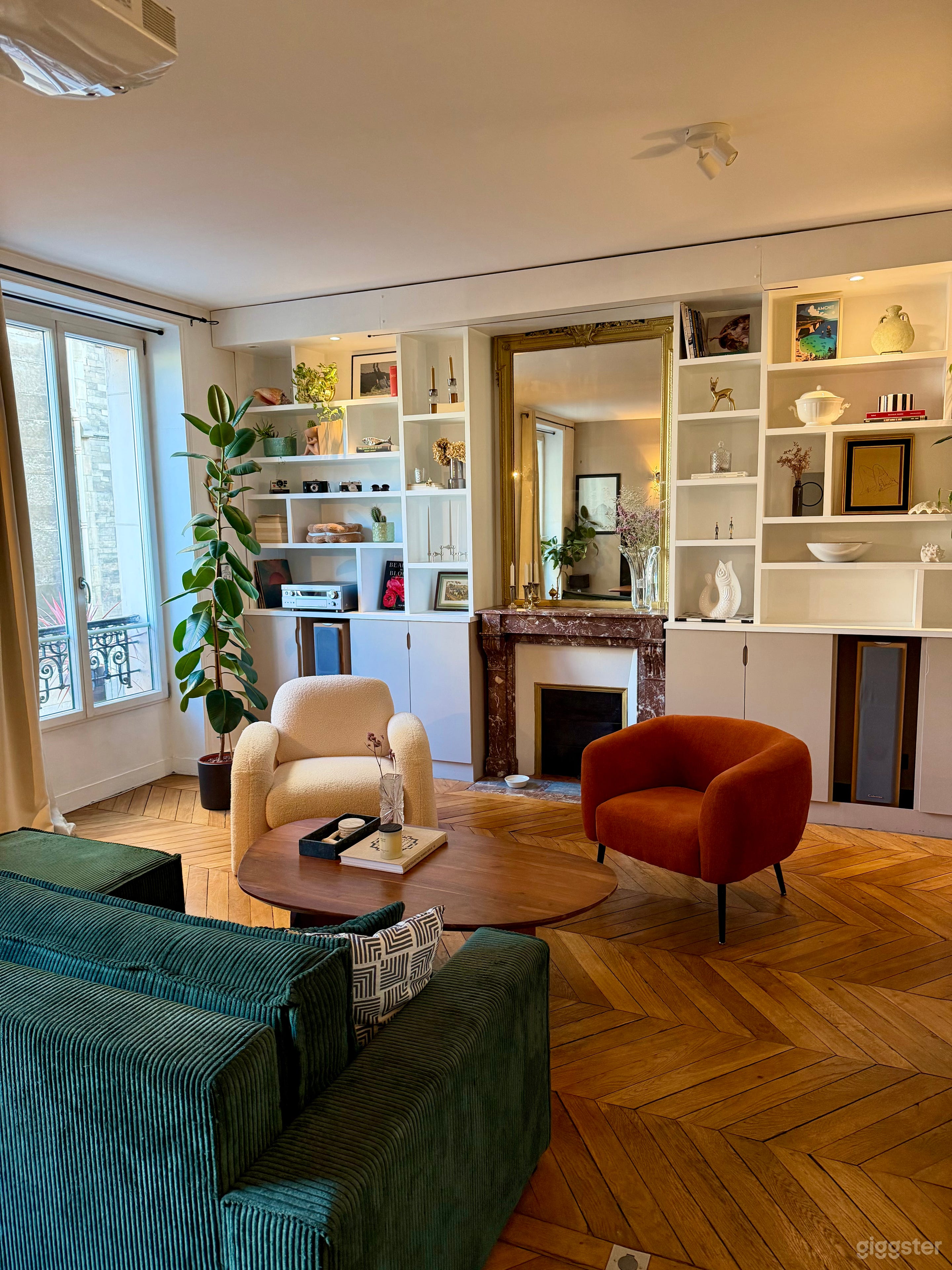 Photo de Appartement chic Paris 11e, belle vue sur église 1