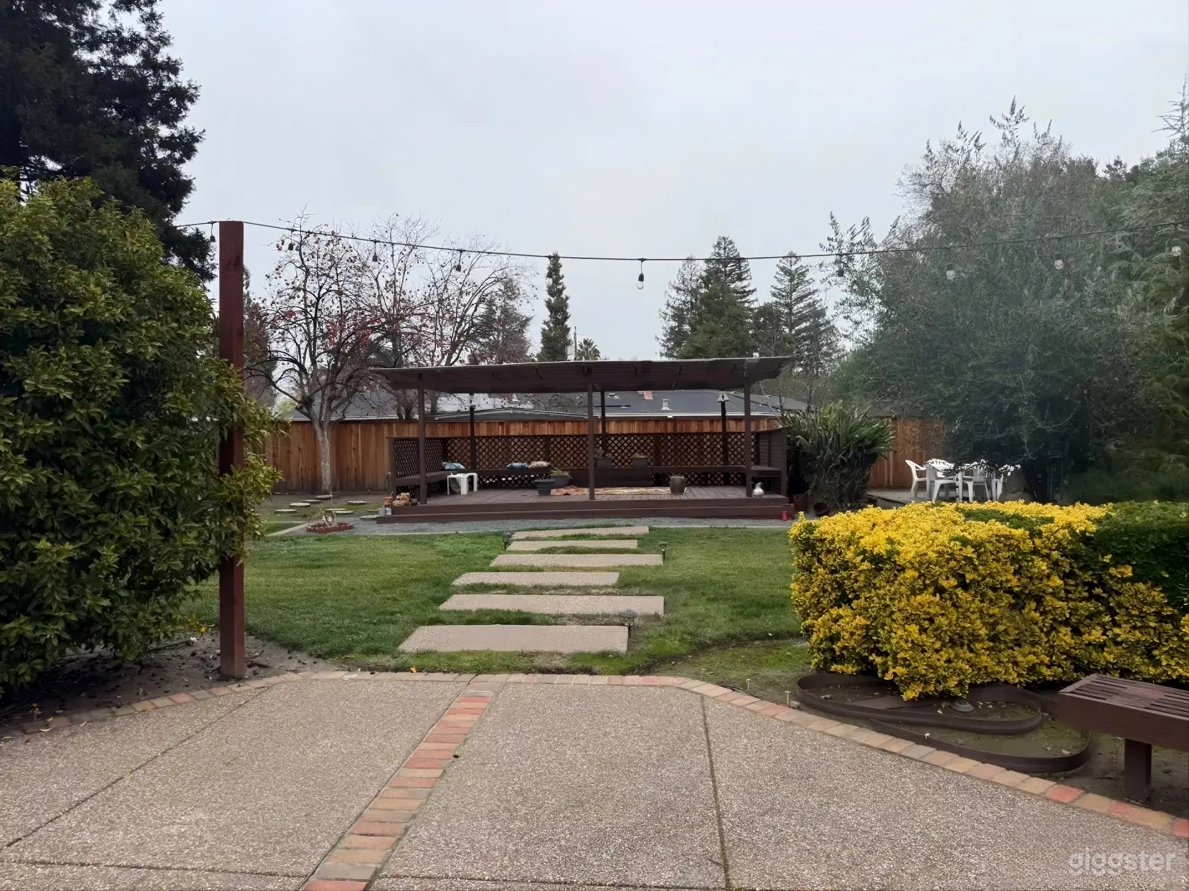 Spacious Backyard Oasis: Bring Your Own Decorations! Photo 1