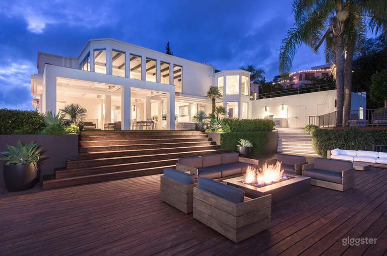  Modern And Luxurious Breathtaking Pool 