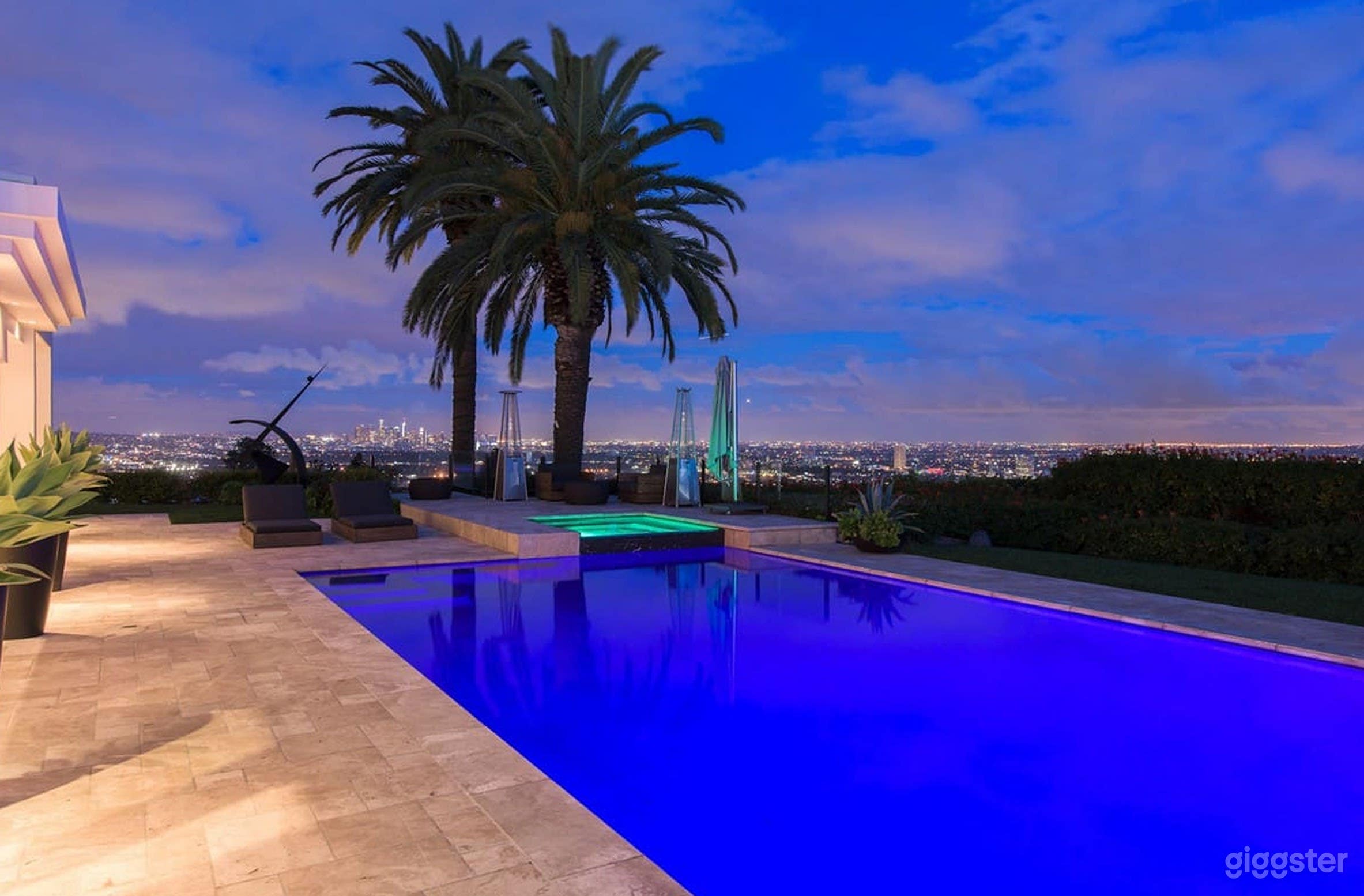 Modern And Luxurious Breathtaking Pool Photo 1