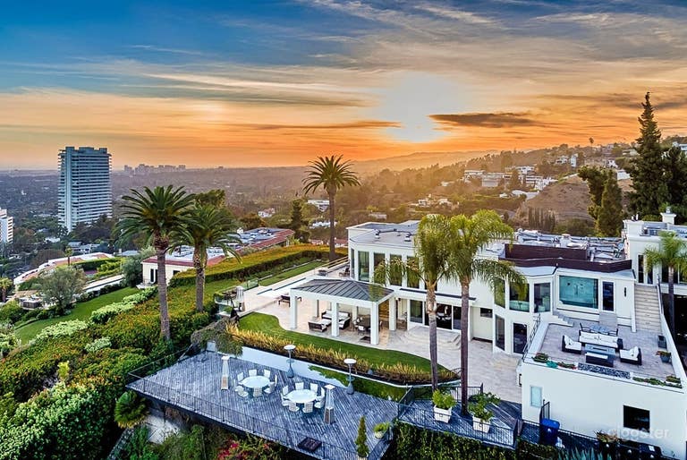  Modern And Luxurious Breathtaking Pool 