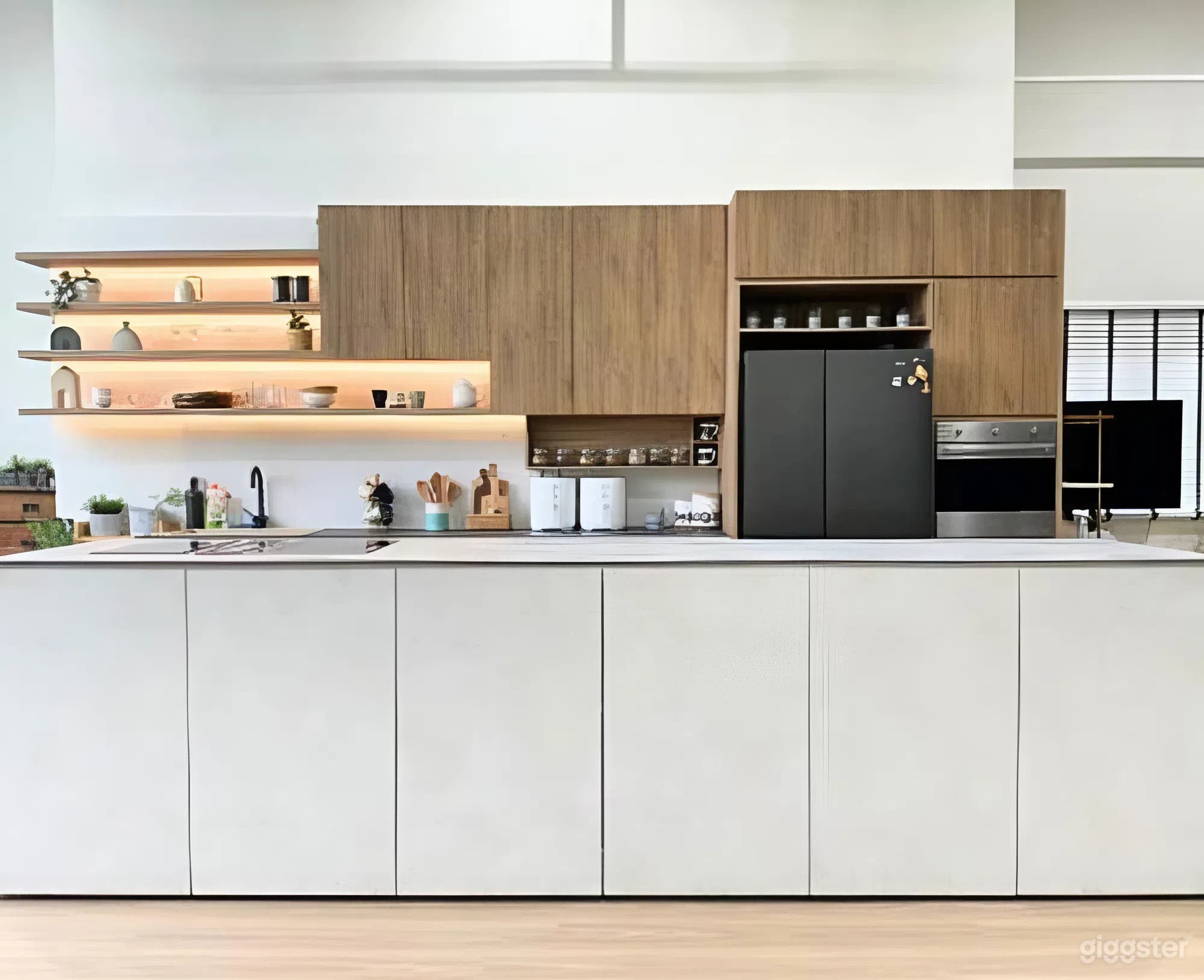Bright Designer Kitchen Studio Photo 3
