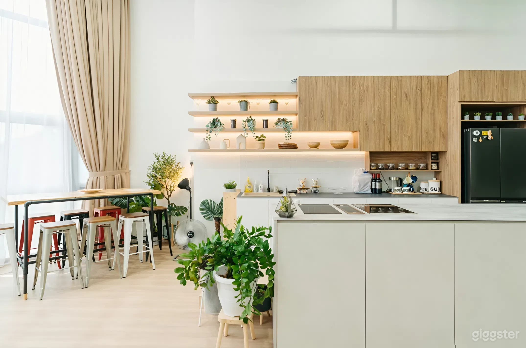Bright Designer Kitchen Studio Photo 1