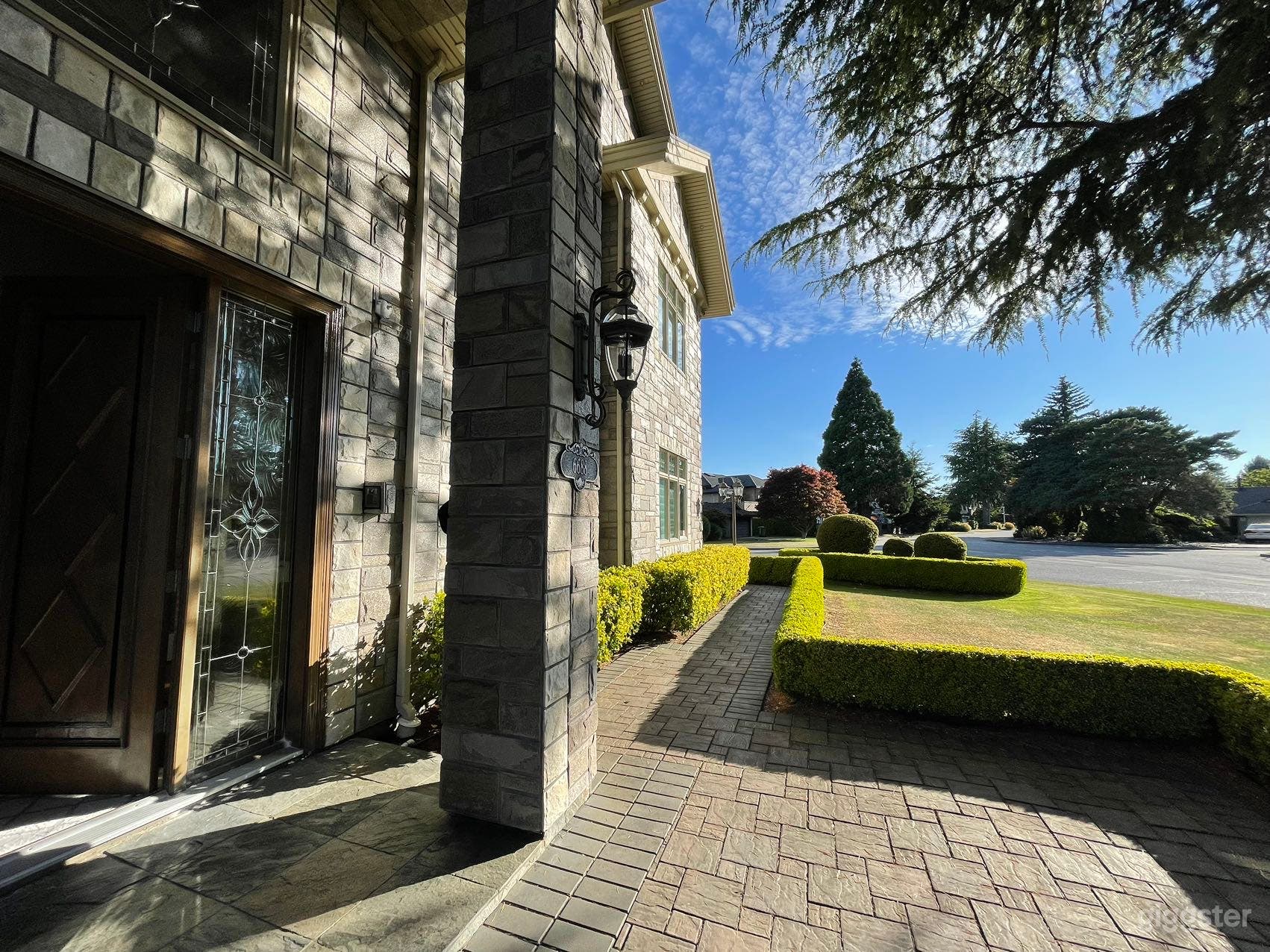 LARGE RESIDENCE IN VANCOUVER Photo 3