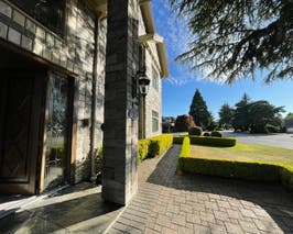  LARGE RESIDENCE IN VANCOUVER 