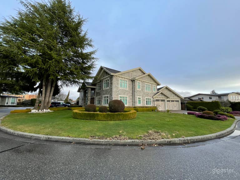  LARGE RESIDENCE IN VANCOUVER 