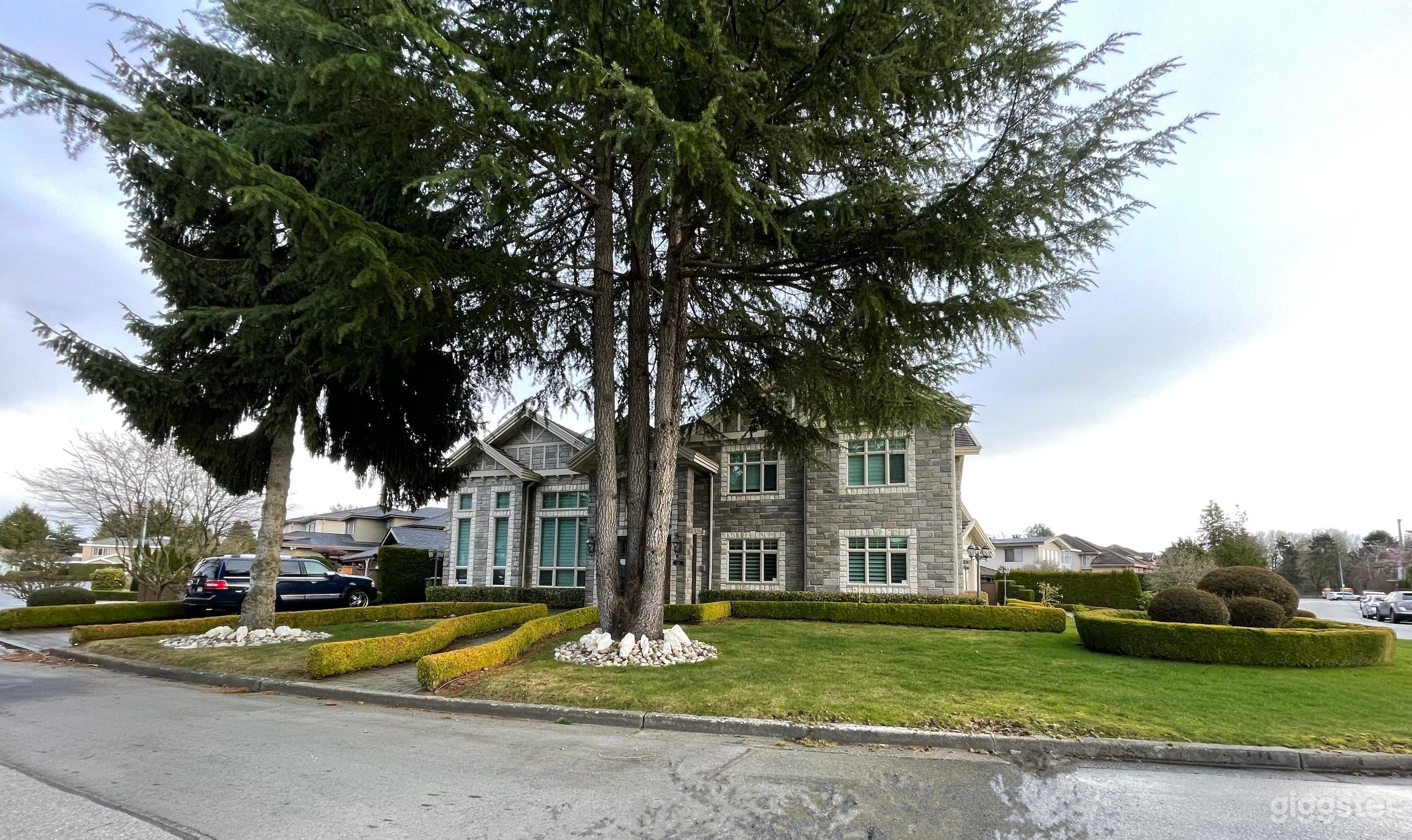 LARGE RESIDENCE IN VANCOUVER Photo 1