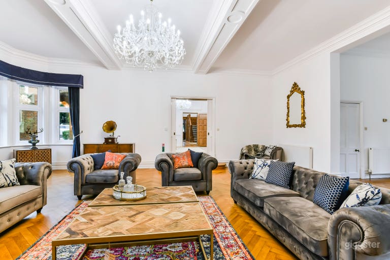  Stunning Surrey Hills Manor  