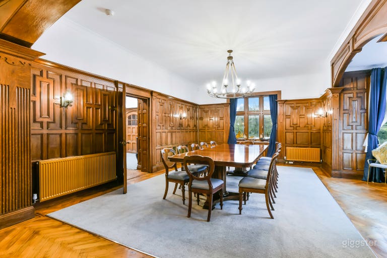  Stunning Surrey Hills Manor  