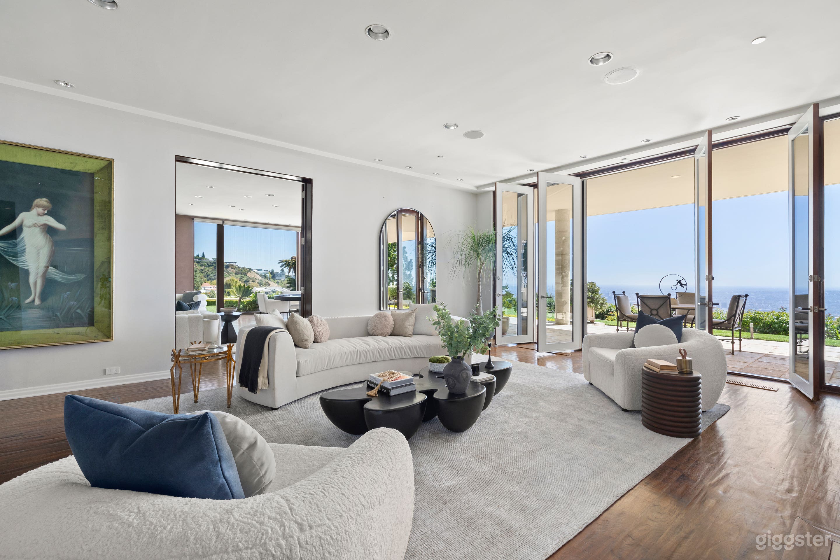 Trousdale Grand - Views of Down Town to Catalina Photo 3