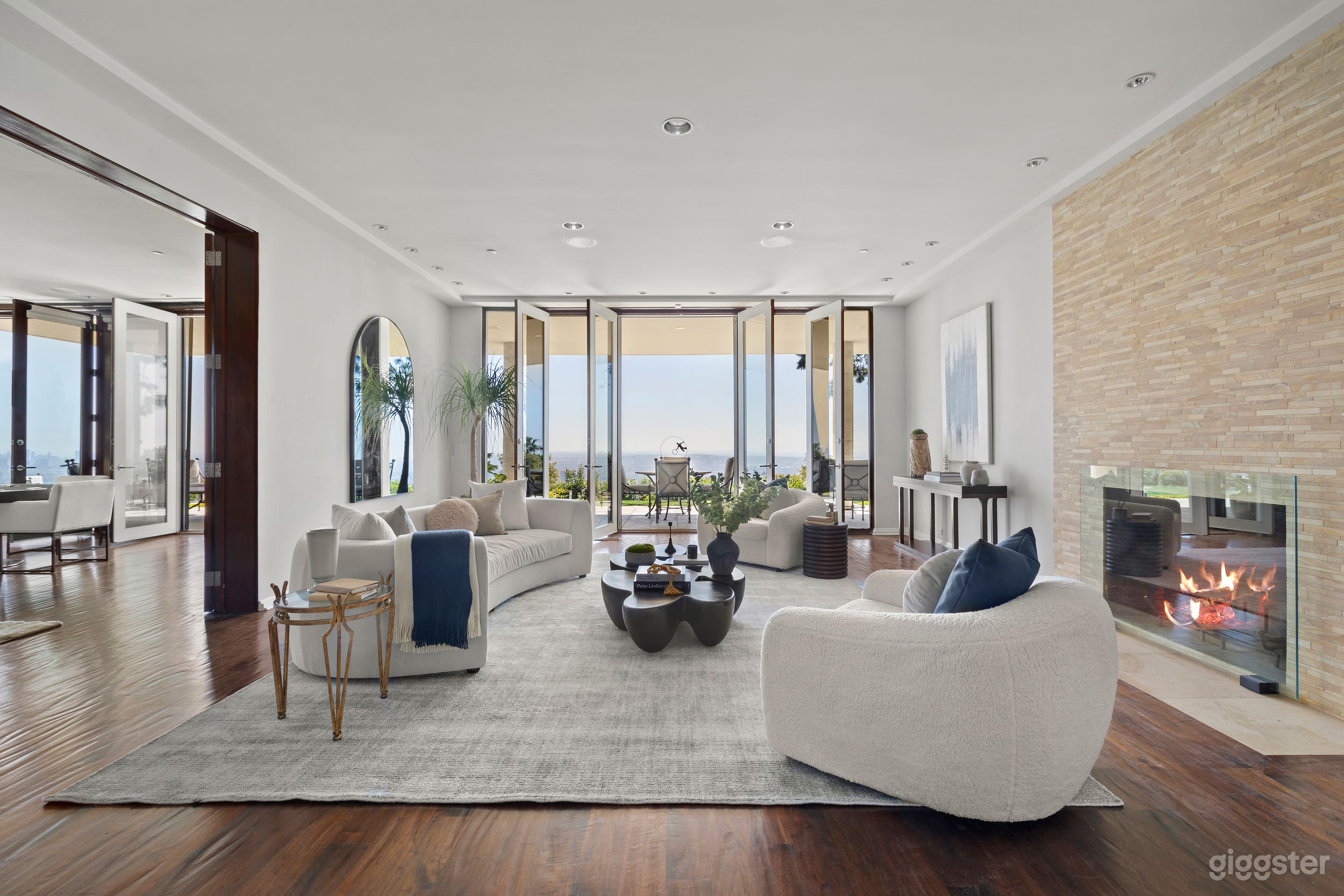 Trousdale Grand - Views of Down Town to Catalina Photo 4