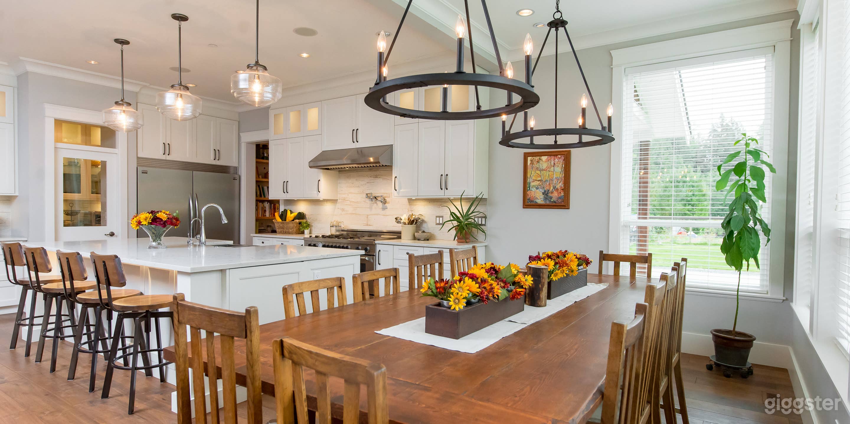 Modern Farmhouse on large acreage in Whonnock Photo 4