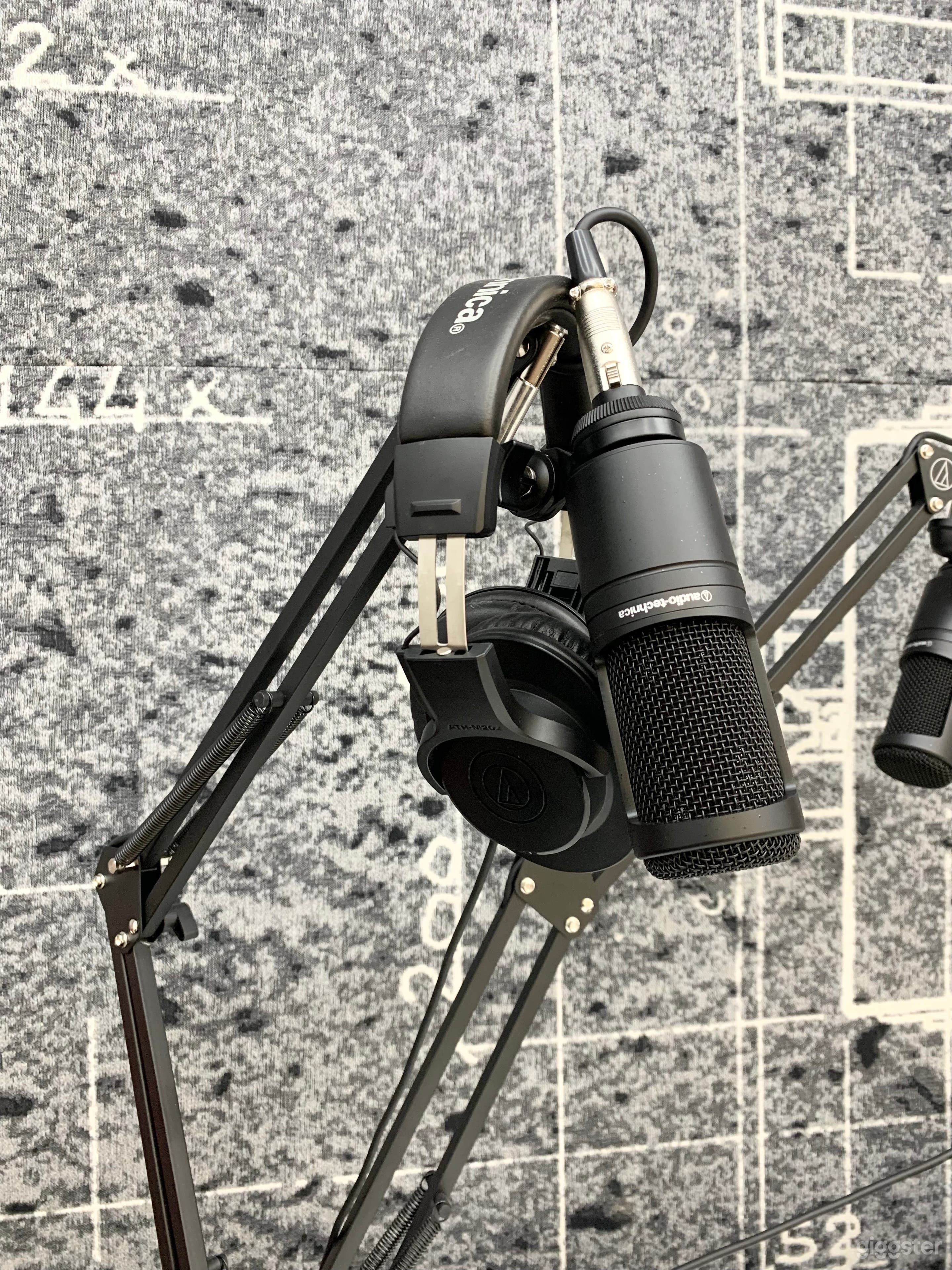 Fully equipped Podcast Studio in DTLA Photo 3