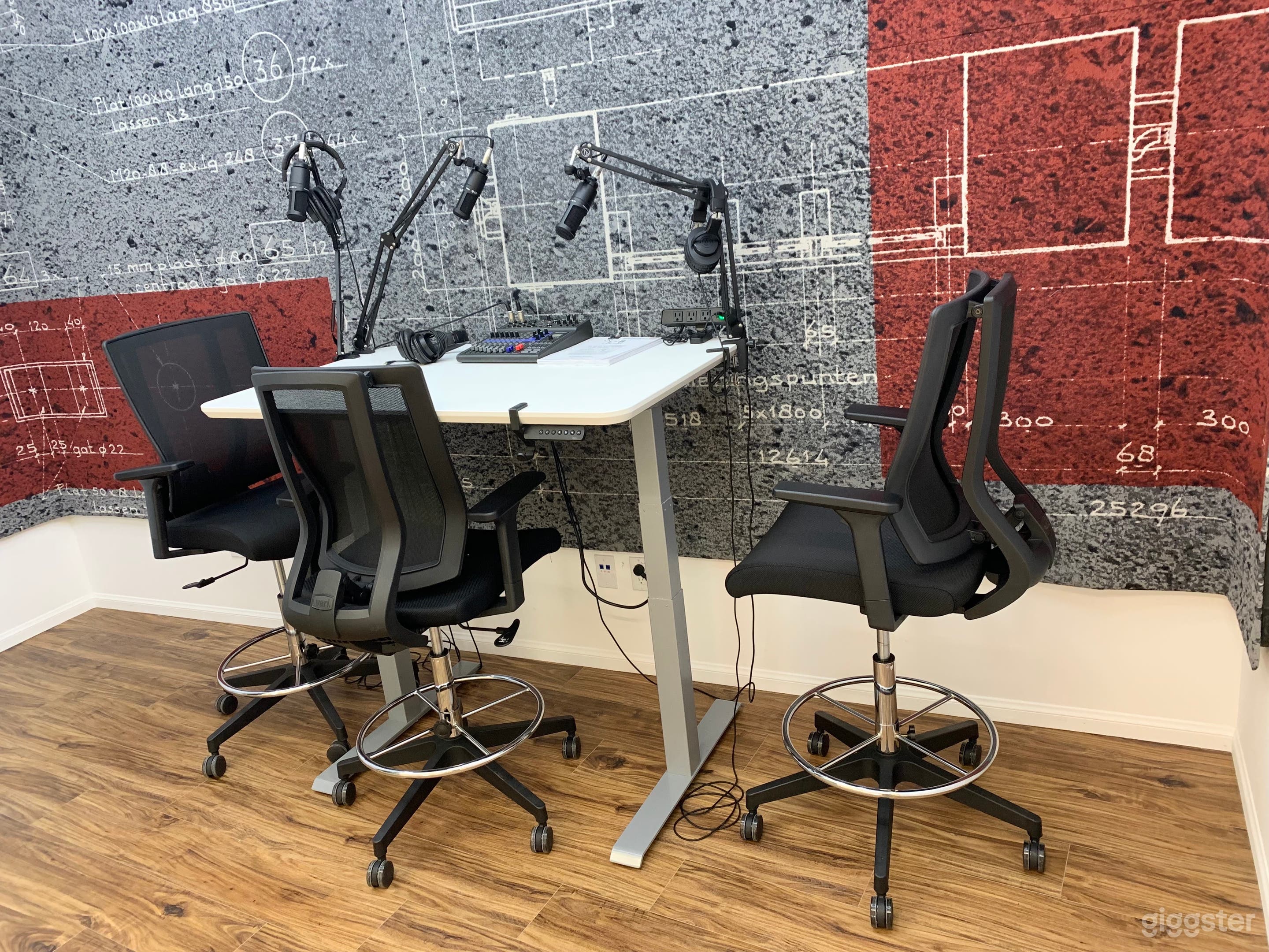 Fully equipped Podcast Studio in DTLA Photo 2