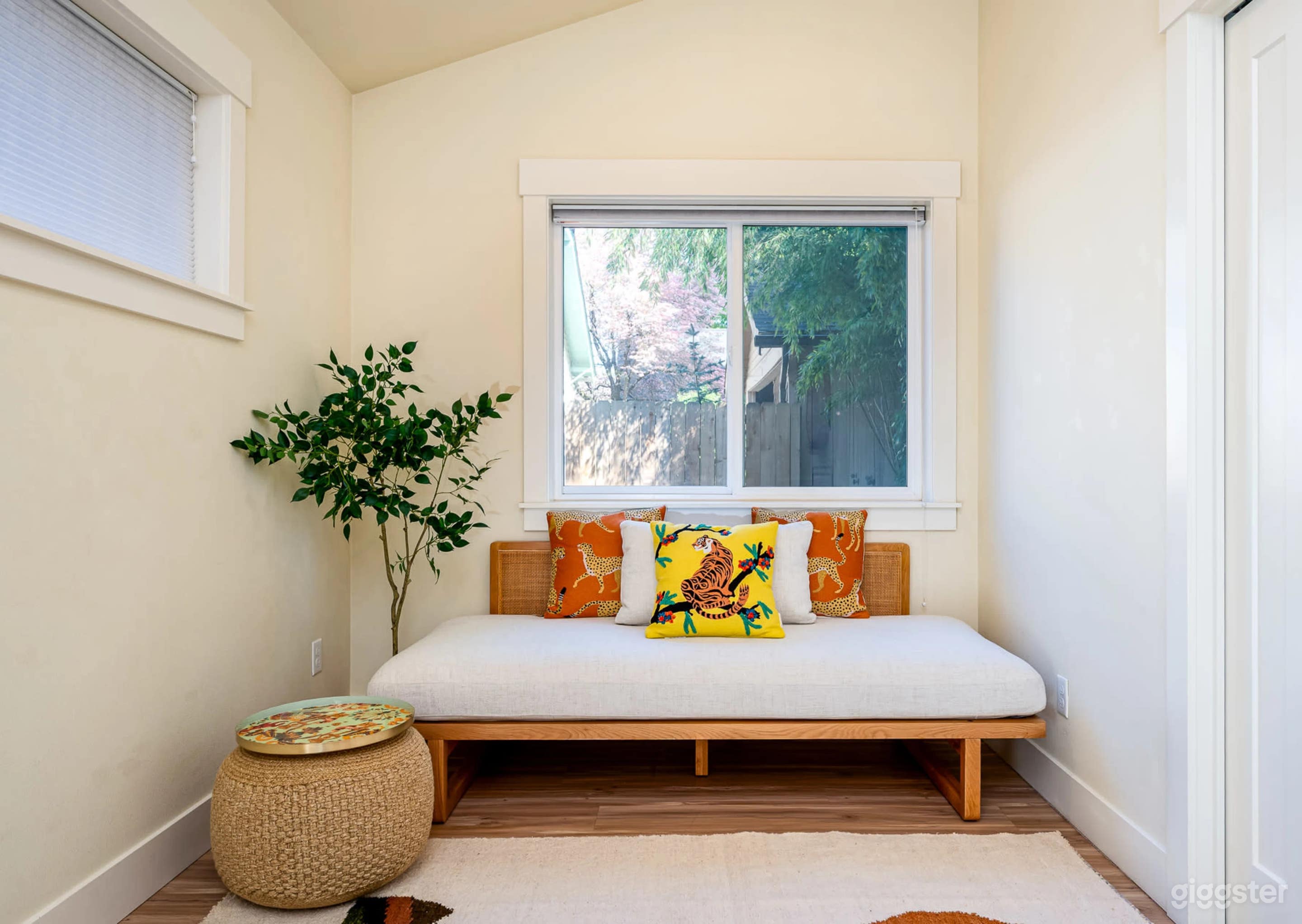 Designer guesthouse in Portland - diverse uses Photo 4