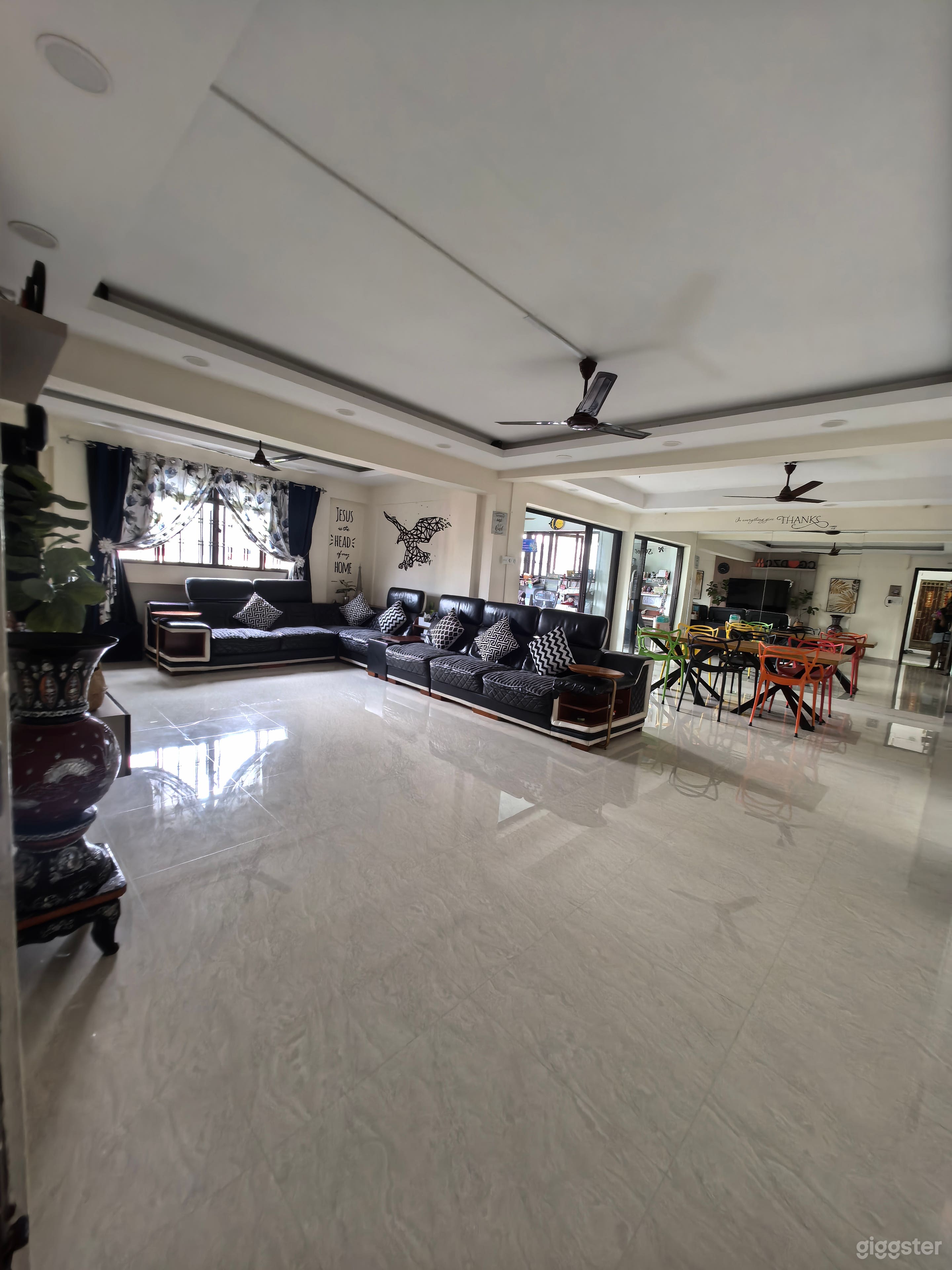 Huge 5 Room HDB Flat at Jurong West St 42 Photo 1
