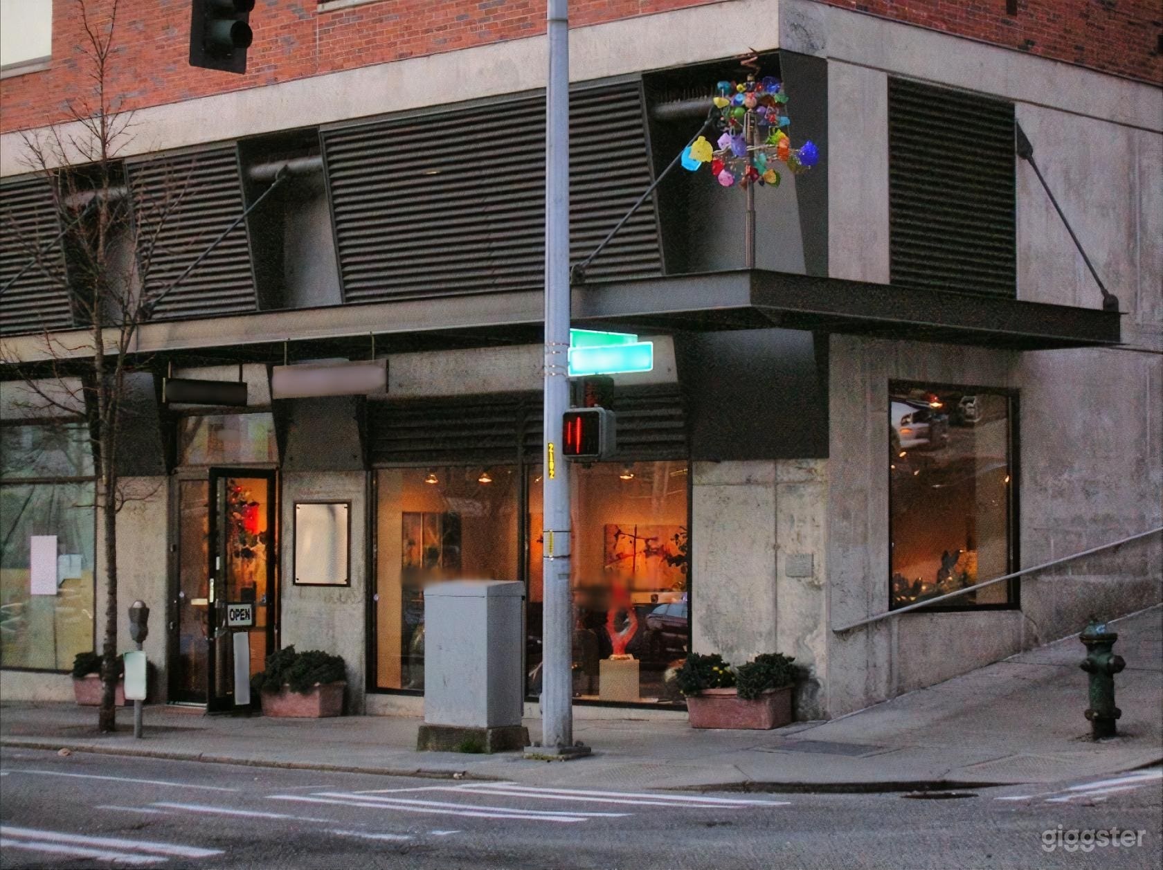 Downtown Art Gallery with Ample Space for up to 50 Photo 2