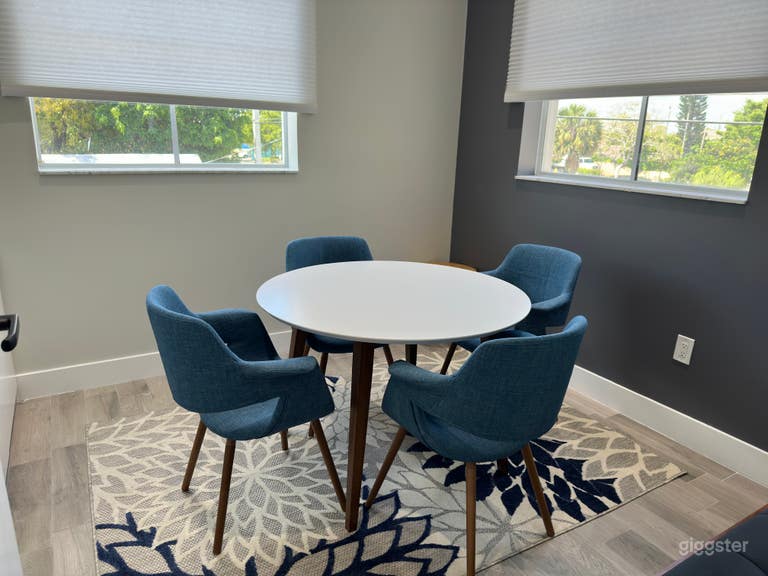  Daylight Conference Room for 5 