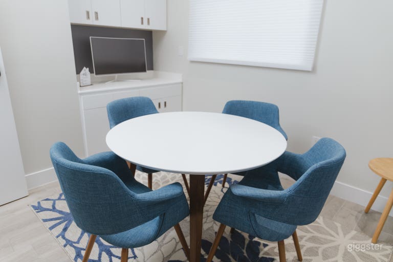  Daylight Conference Room for 5 