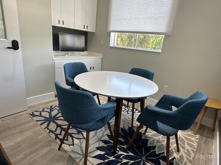  Daylight Conference Room for 5 