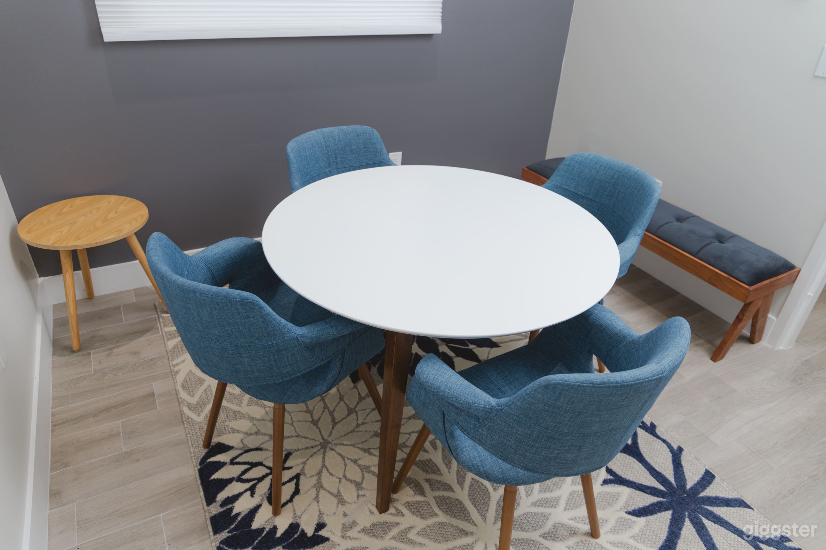 Daylight Conference Room for 5 Photo 1