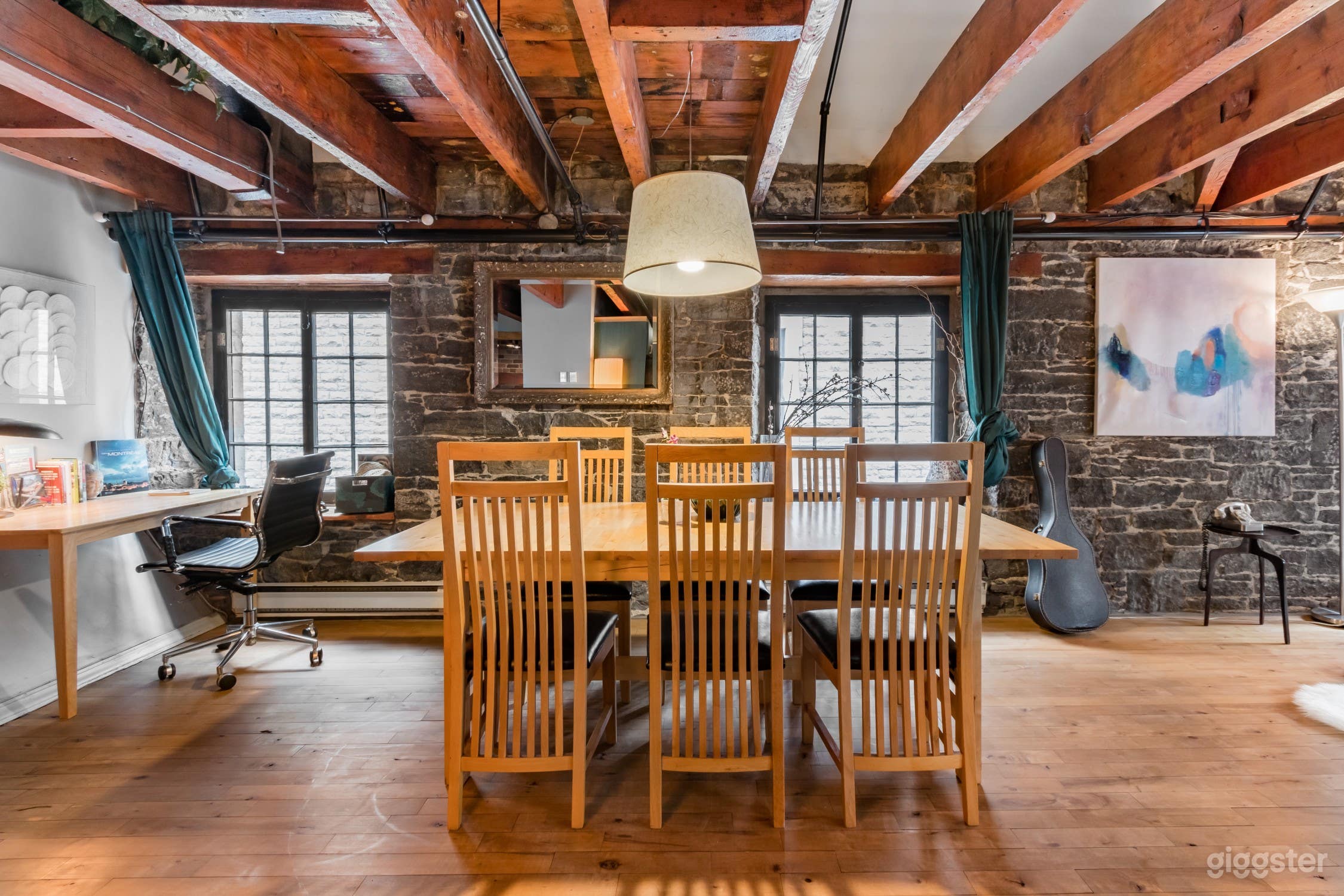 Bohemian Historic Loft in Old Montreal Photo 2