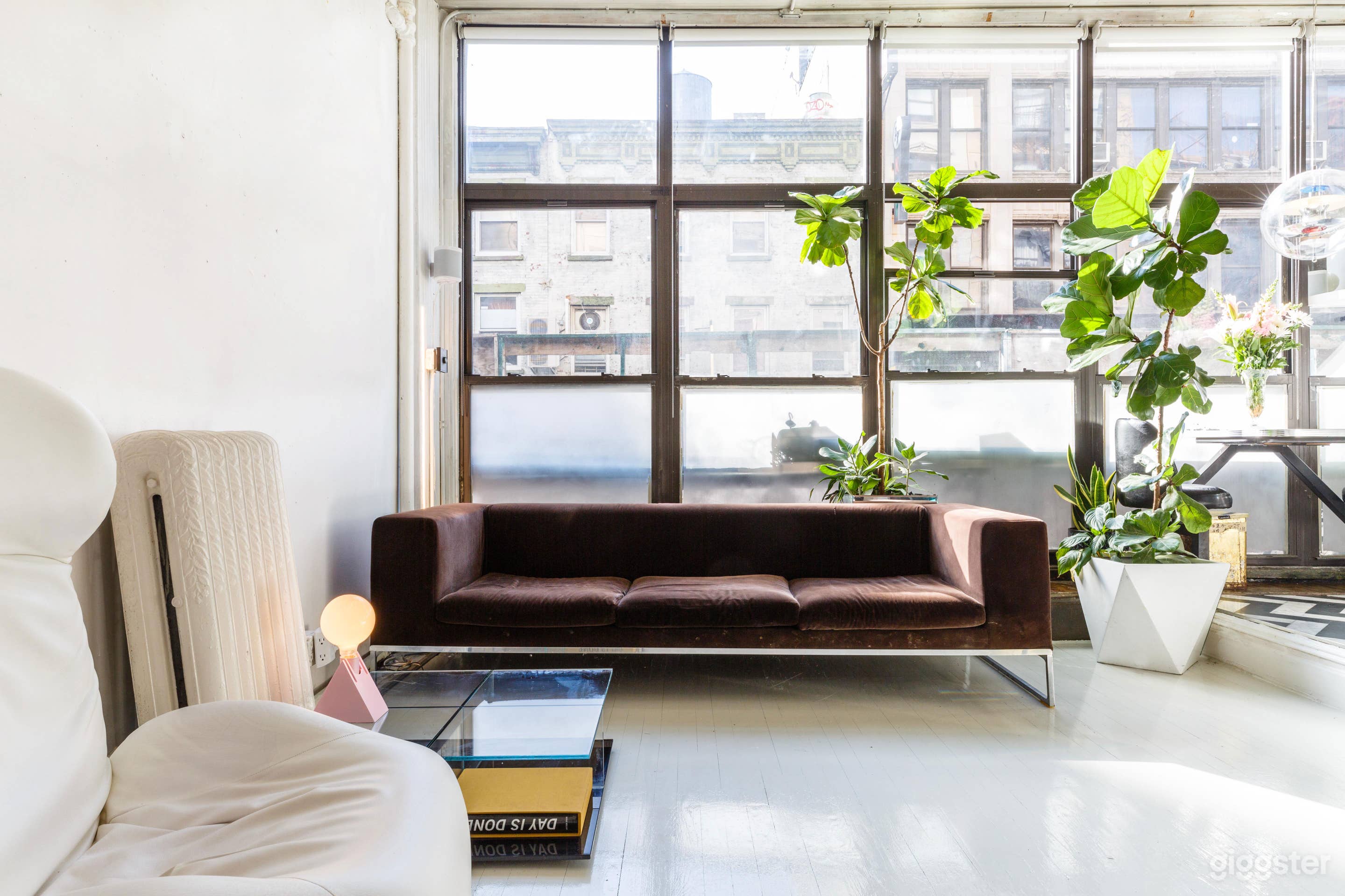 Stunning Downtown Luxury Loft Photo 1