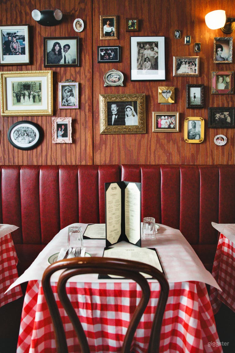  Private Room with Old School Enchanting Red Decor 