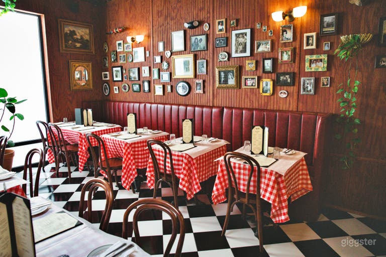  Private Room with Old School Enchanting Red Decor 