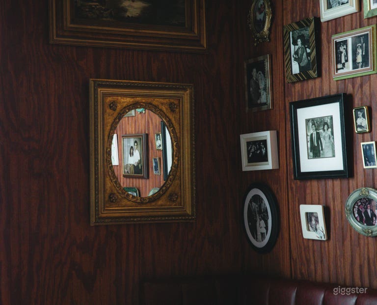  Private Room with Old School Enchanting Red Decor 