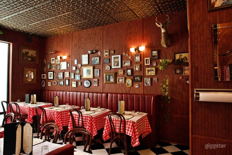  Private Room with Old School Enchanting Red Decor 