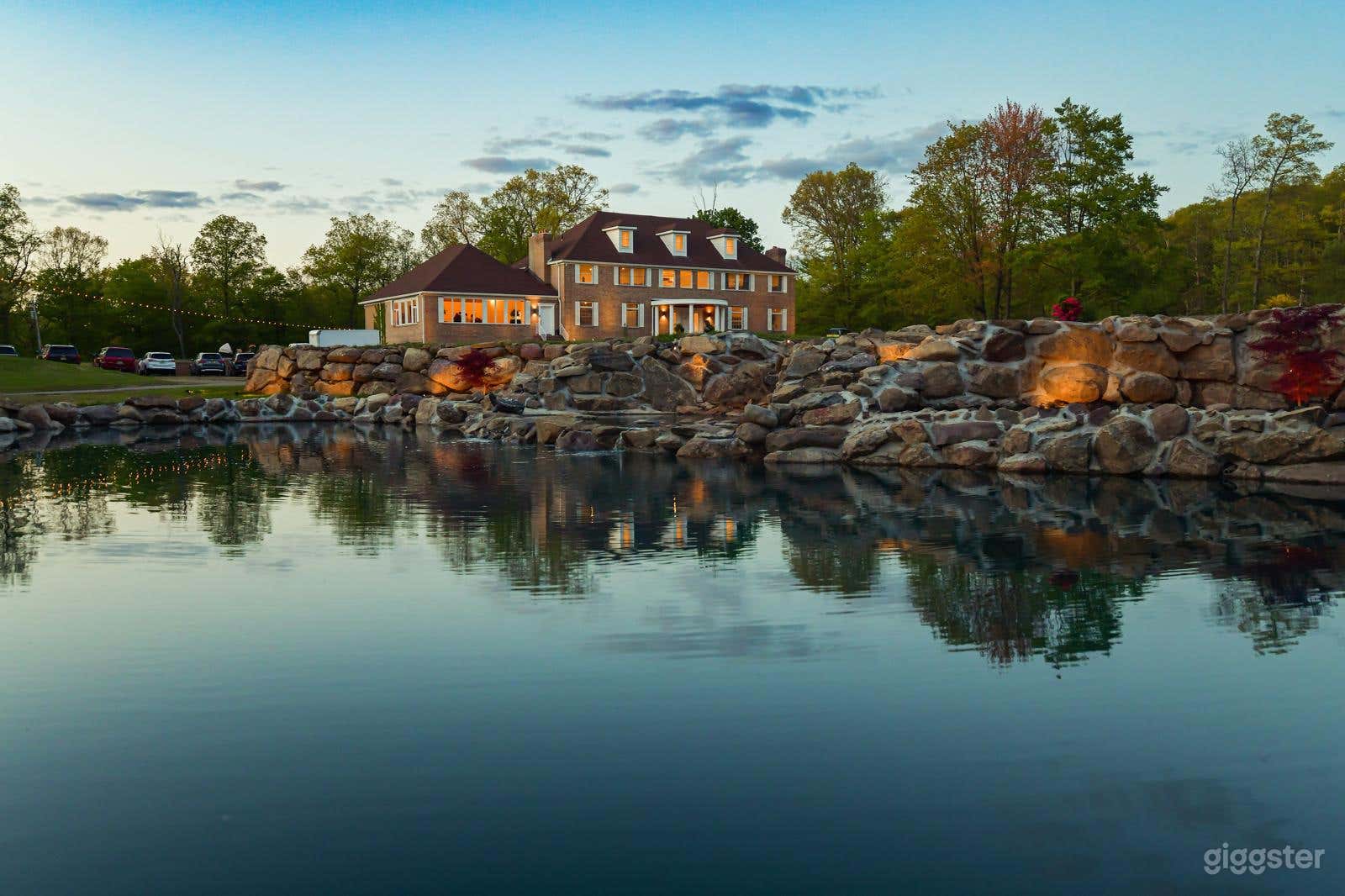 Private estate near lake with captivating outdoor space Photo 1