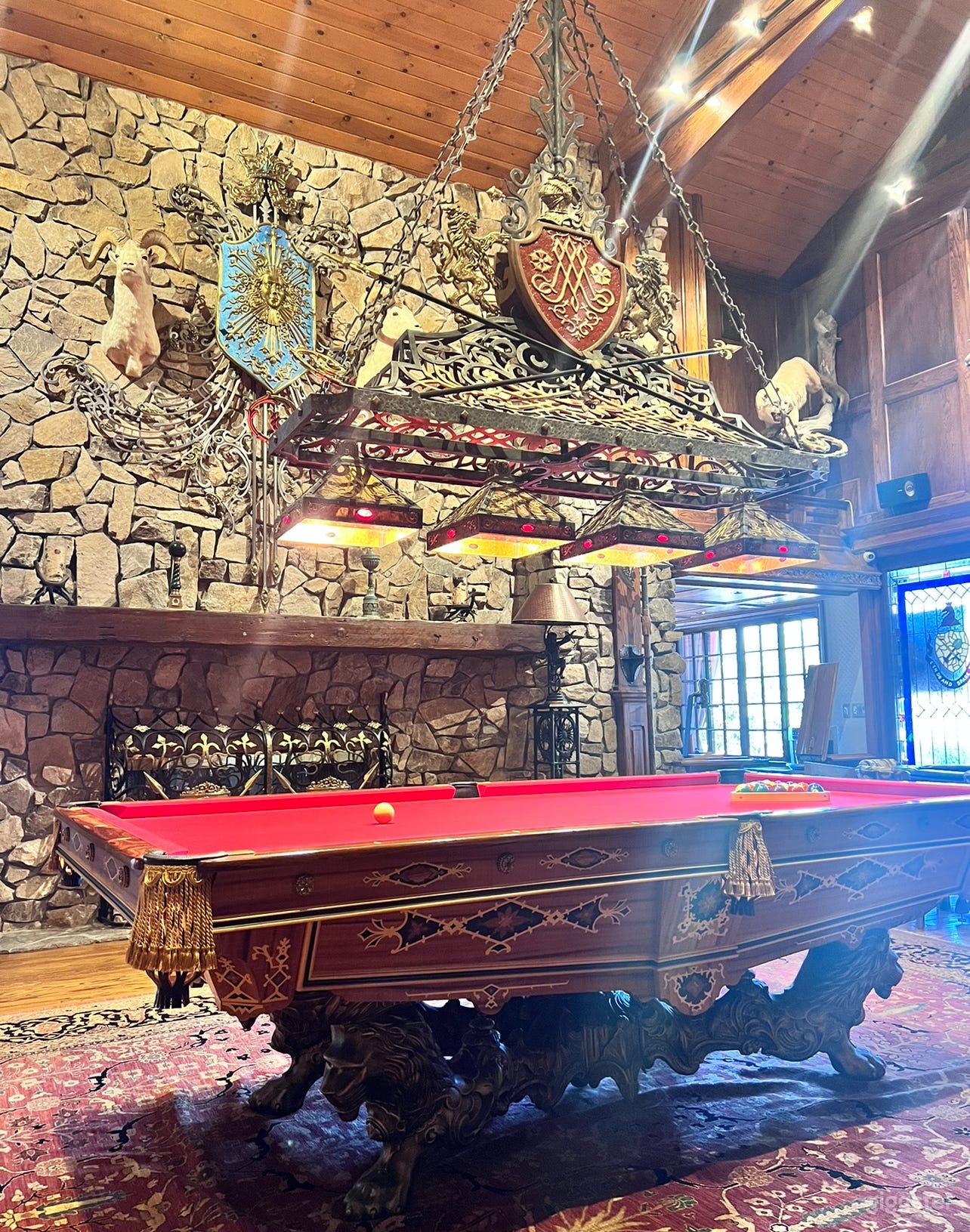 Beautiful and Elegant Castle Photo 4