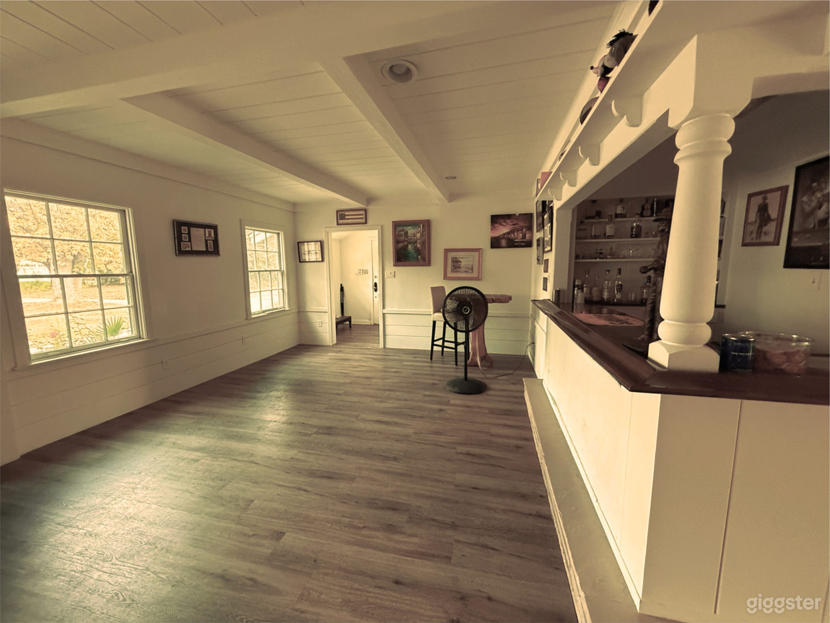 Timeworn Vintage Ranch on Sprawling Acre of Land! Photo 3