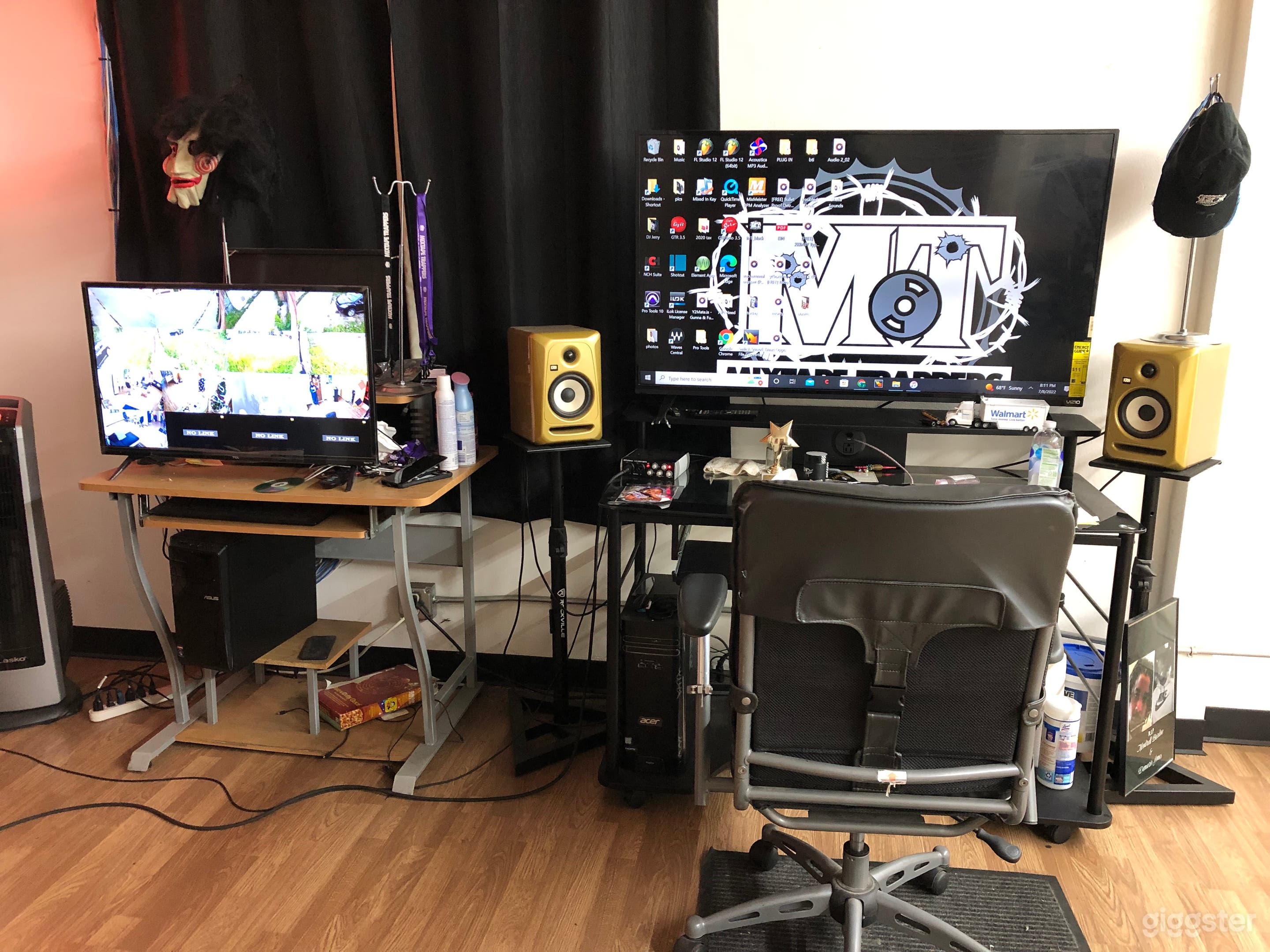 Vintage Hip Hop Type Recording Studio Photo 3