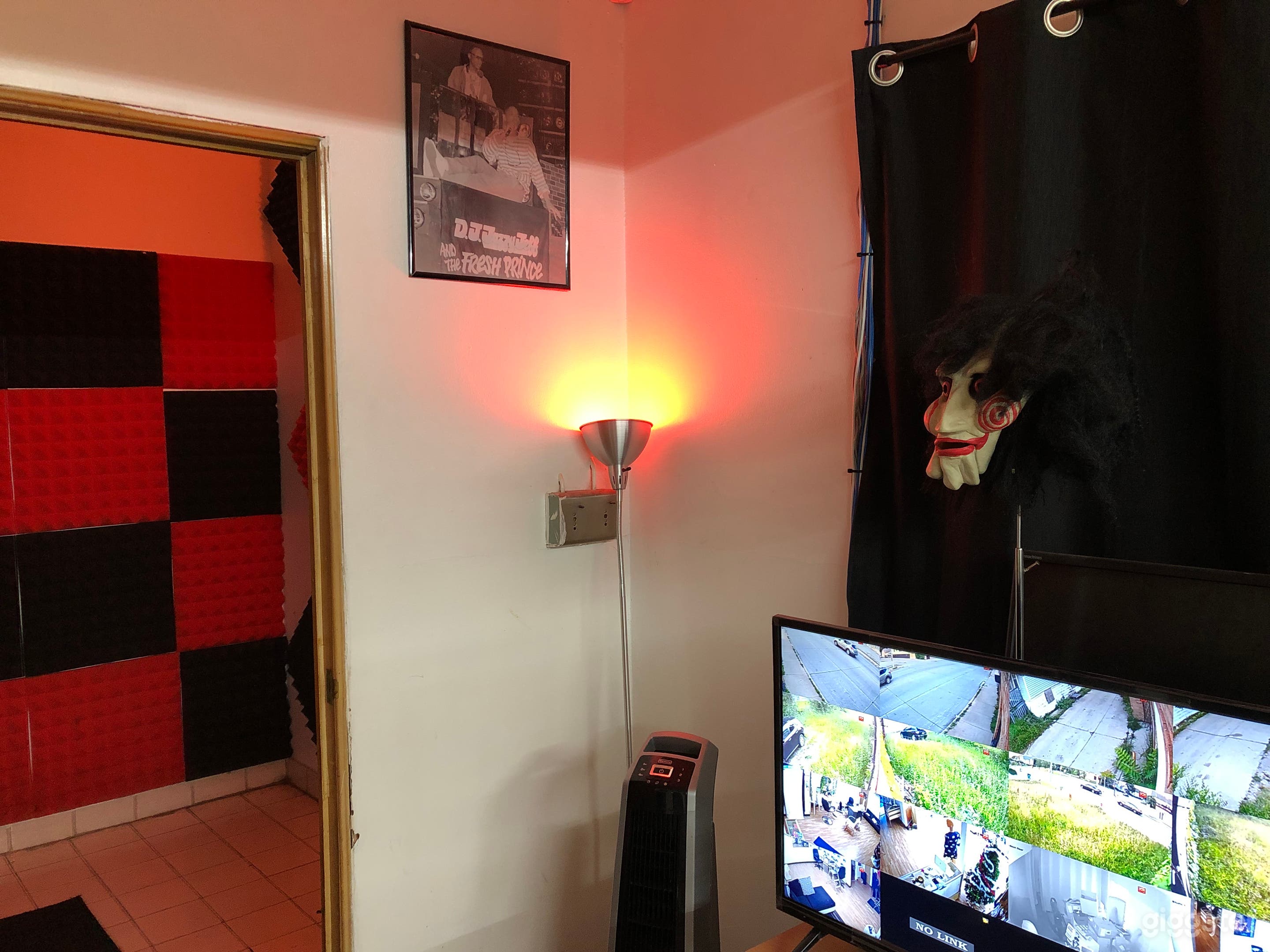 Vintage Hip Hop Type Recording Studio Photo 4