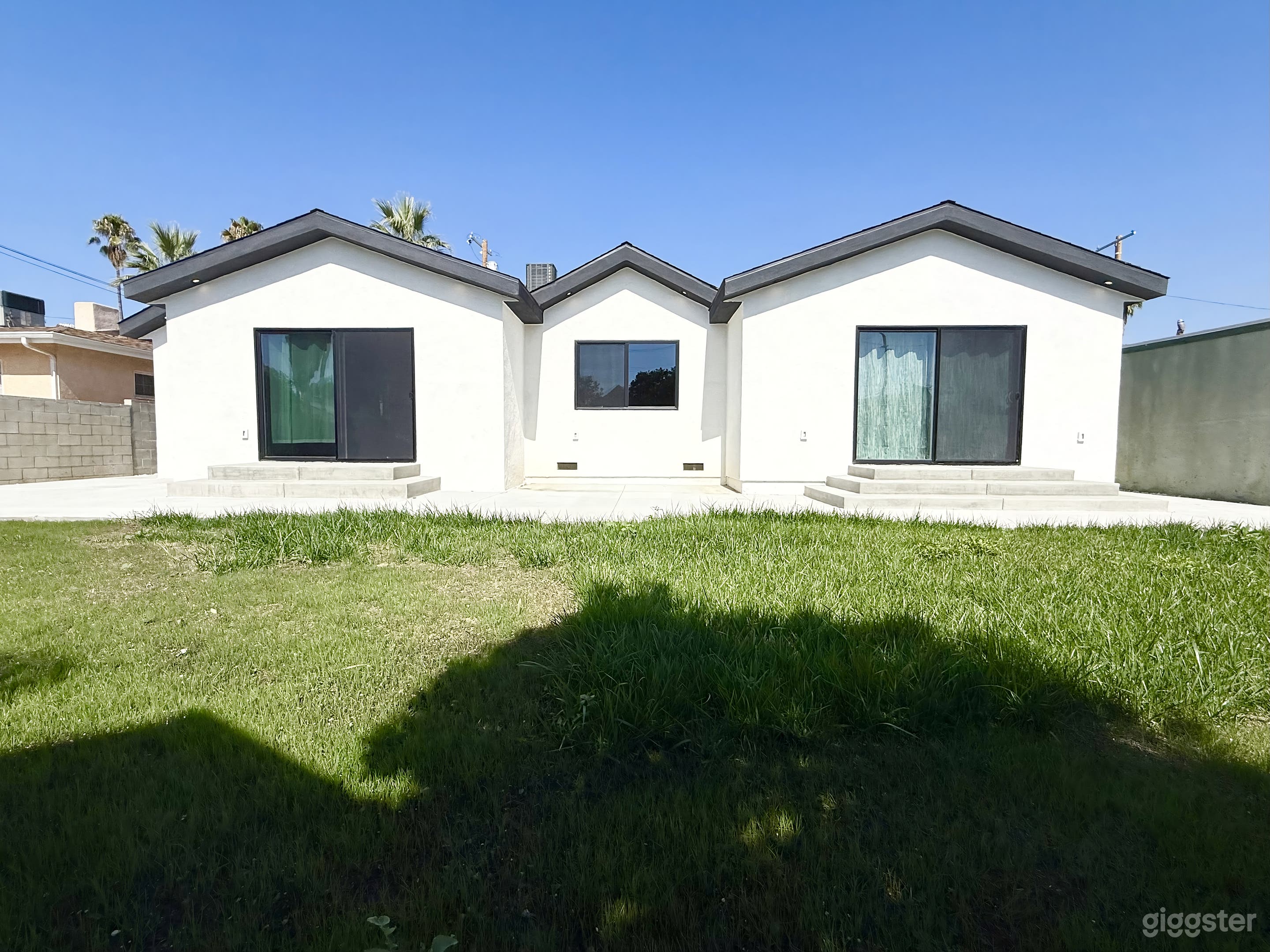 Modern Minimalist Backyard Photo 3