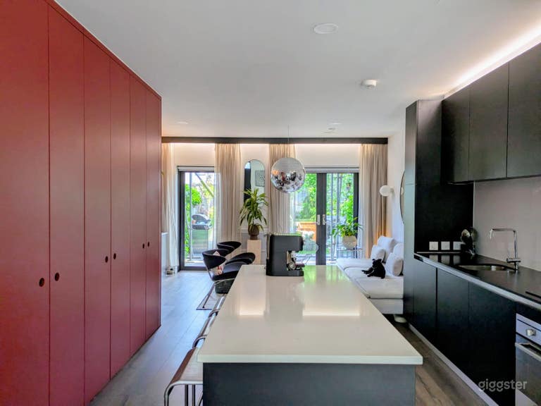  Open Plan Kitchen / Living Room 