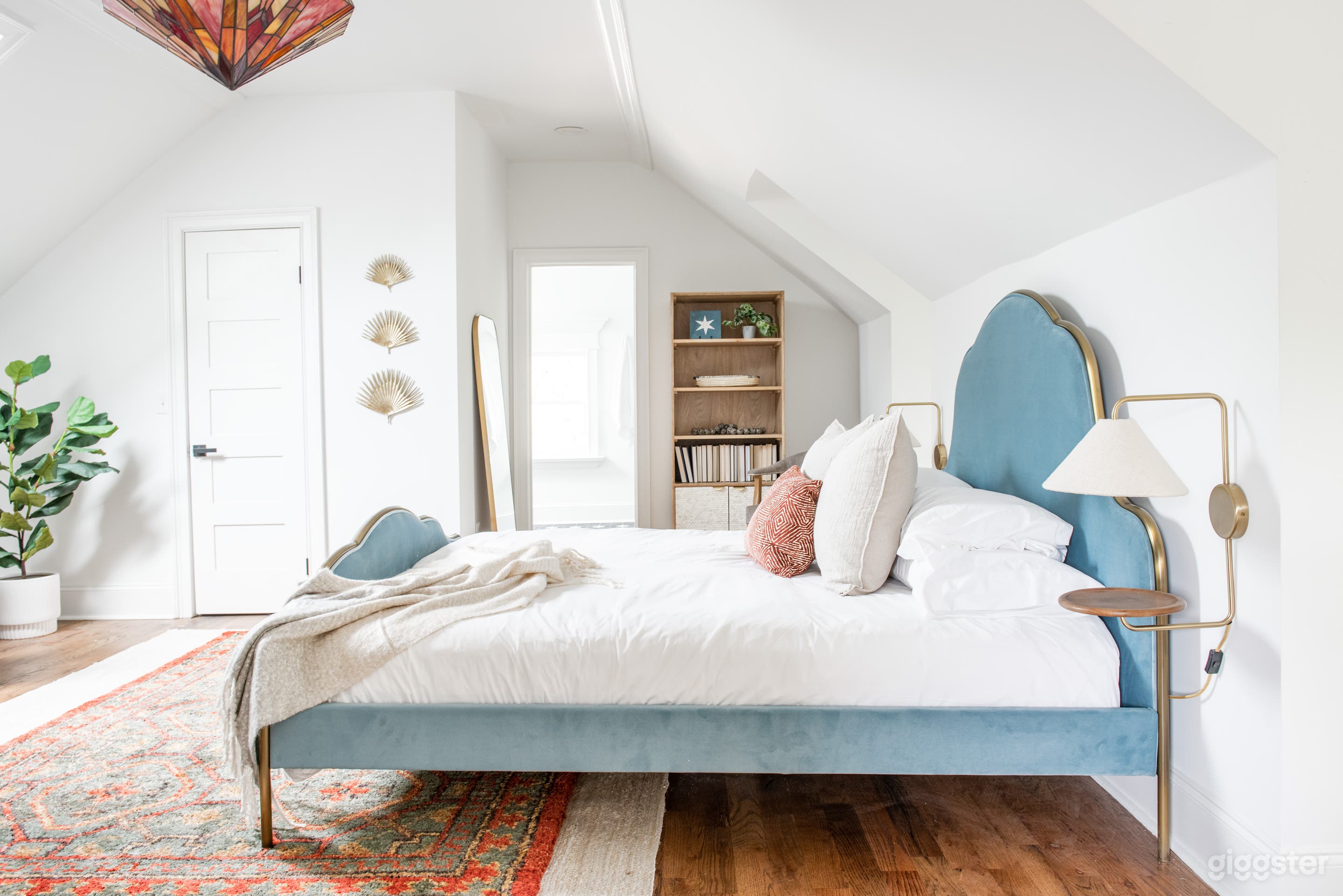 Cloud NIne | Upscale Furnished Rental Photo 3