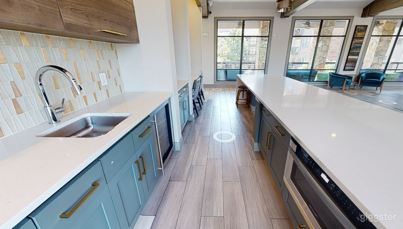 Refined, Spacious Club Room in Plano Photo 4