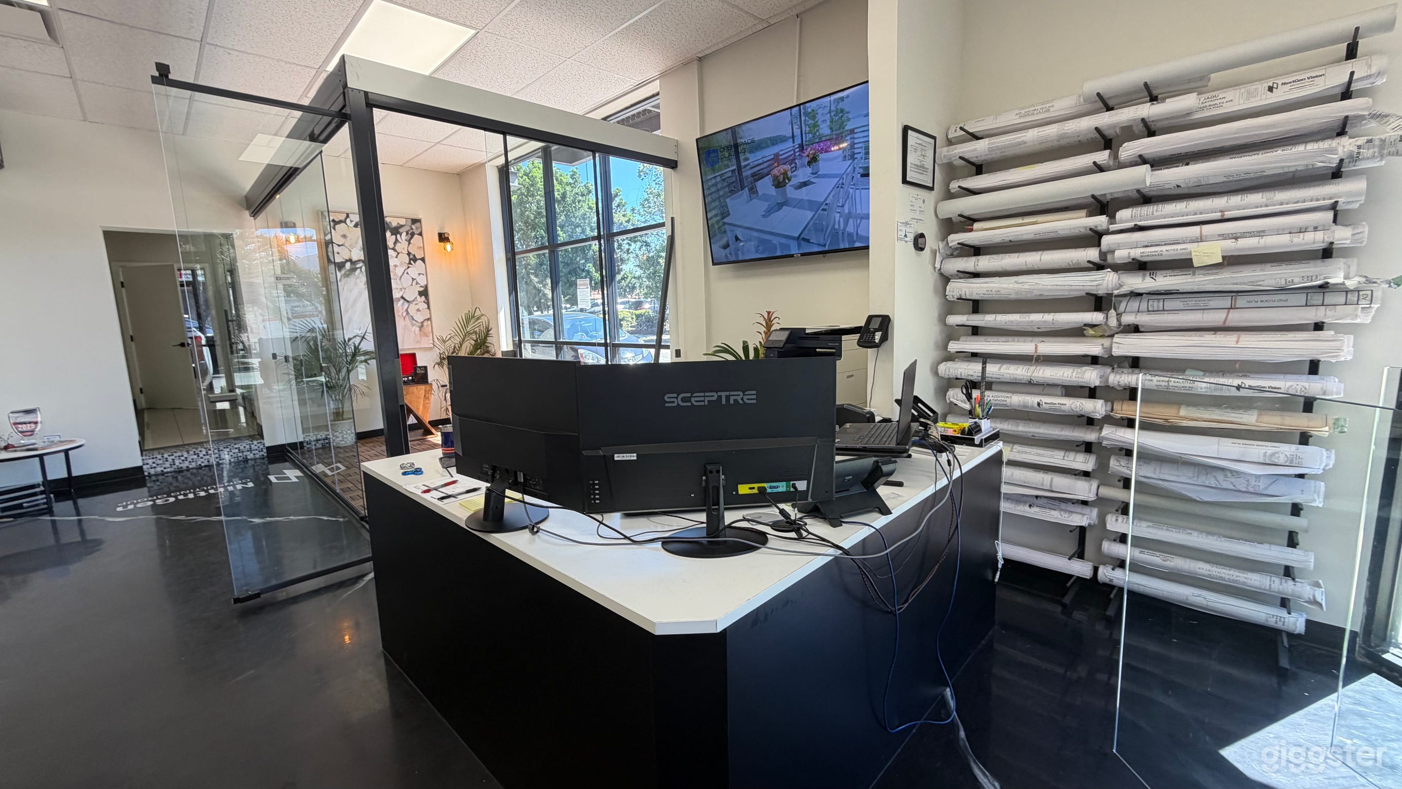 Luxury modern office space available for filming! Photo 4