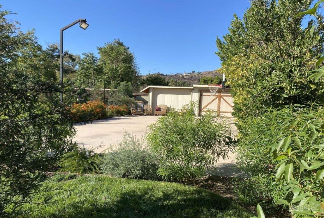 Basketball court available to rent to production company Photo 4