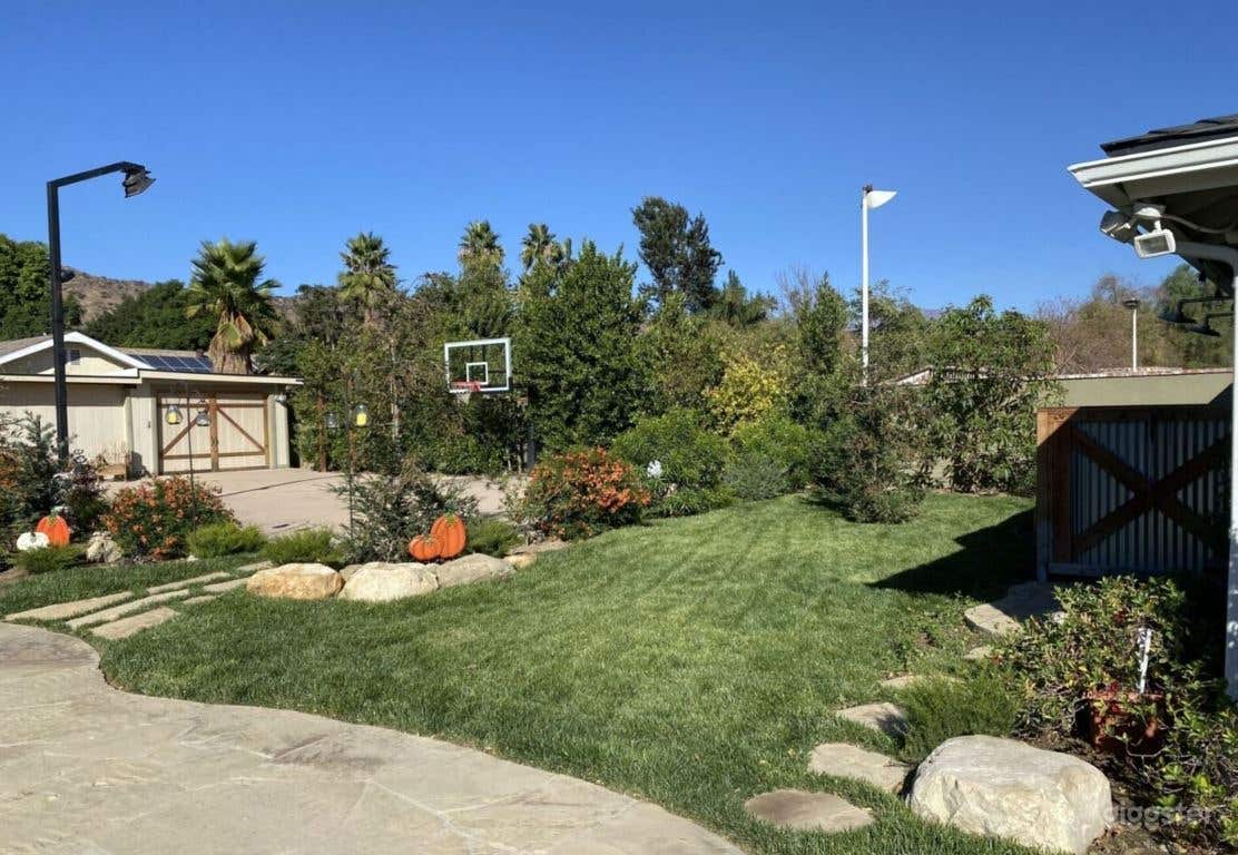 Basketball court available to rent to production company Photo 2