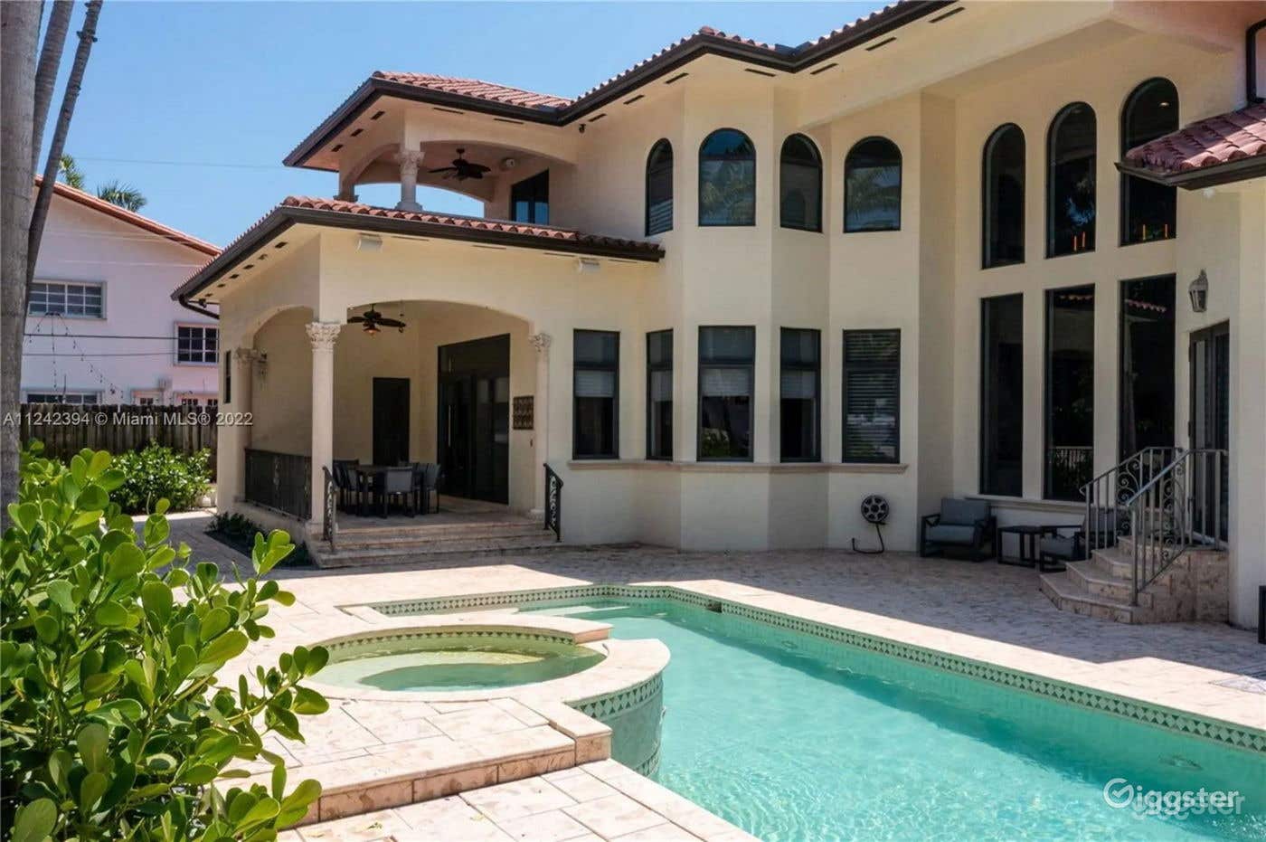 VILLA SIENNA | POOL RENTAL Photo 2