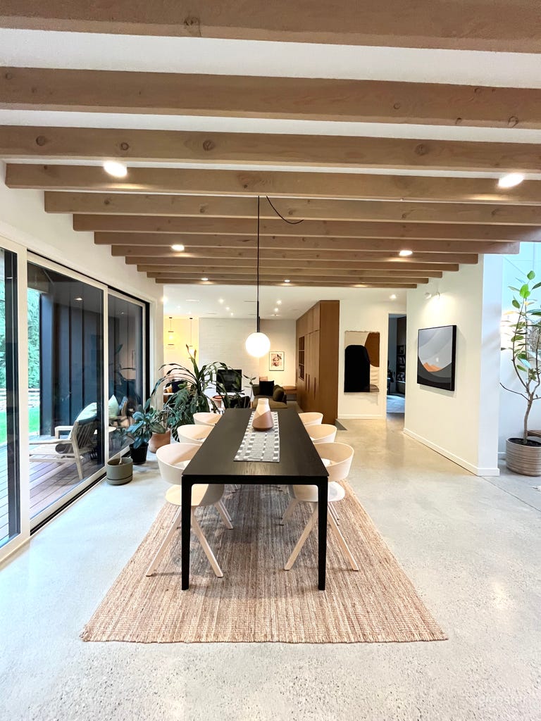  Modern West Coast Home in North Vancouver. 